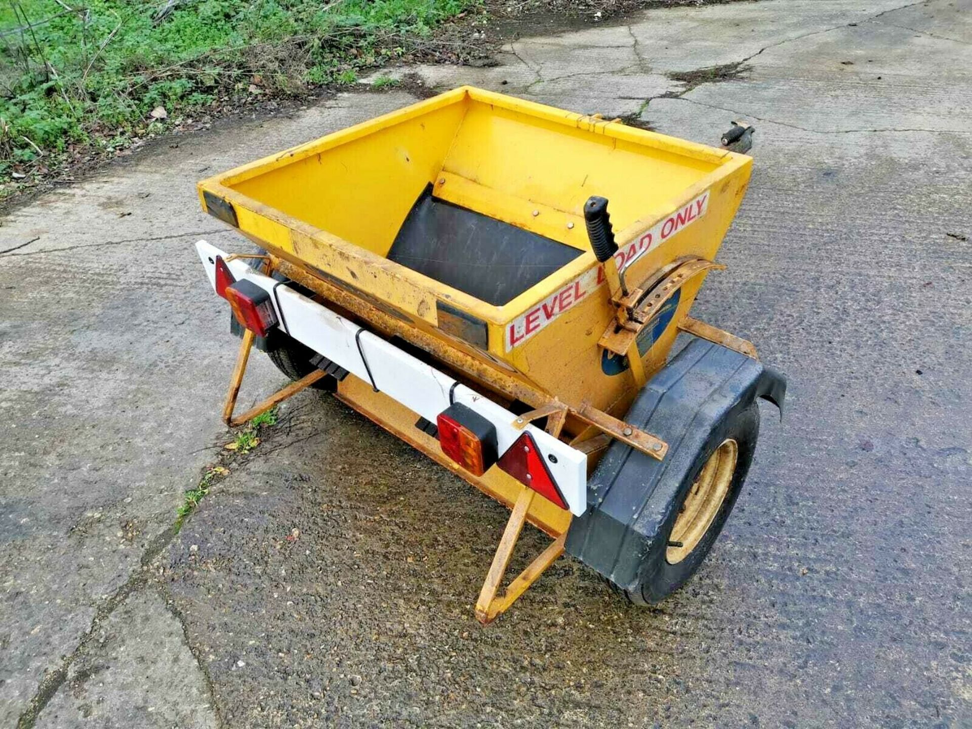 SALT SPREADER / GRITTER GLASDON CRUISER 80, FAST TOW *PLUS VAT* - Image 4 of 4