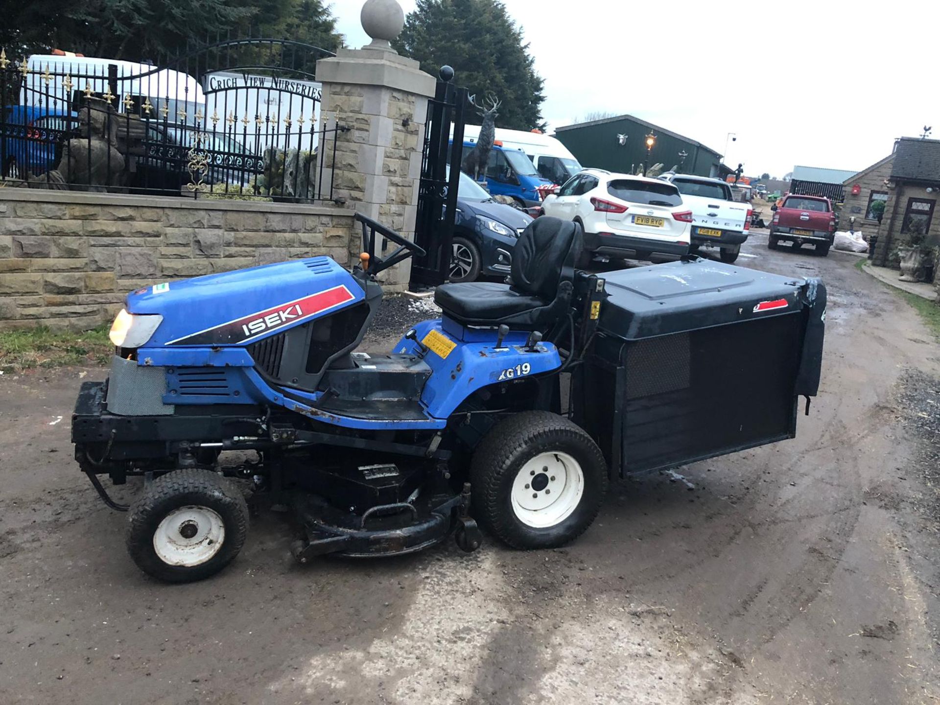 ISEKI SXG19 RIDE ON LAWN MOWER, RUNS WORKS AND CUTS