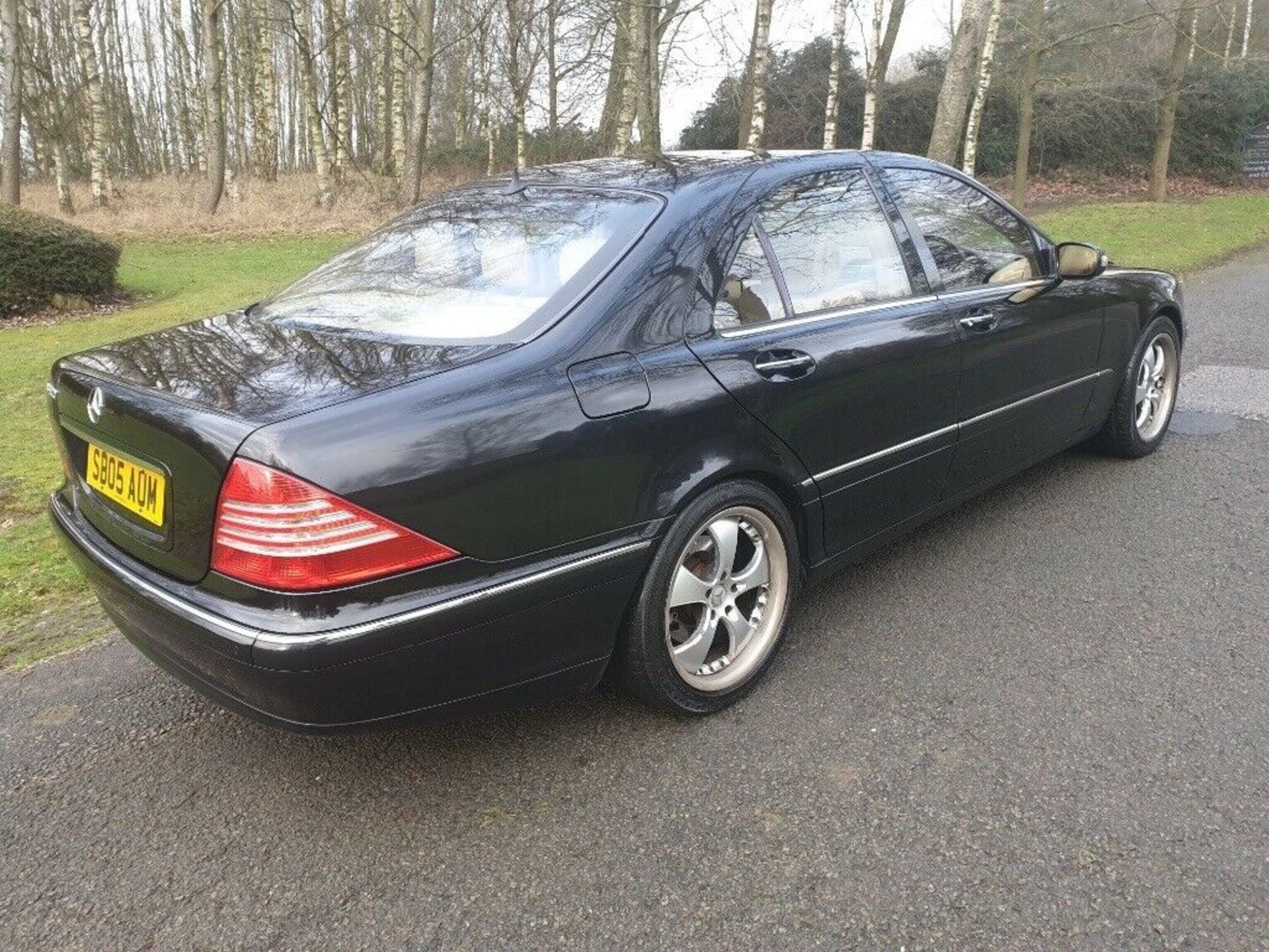 2005/05 REG MERCEDES S500 AUTO 5.0 PETROL BLACK 4 DOOR SALOON, SHOWING 3 FORMER KEEPERS *NO VAT* - Image 5 of 9