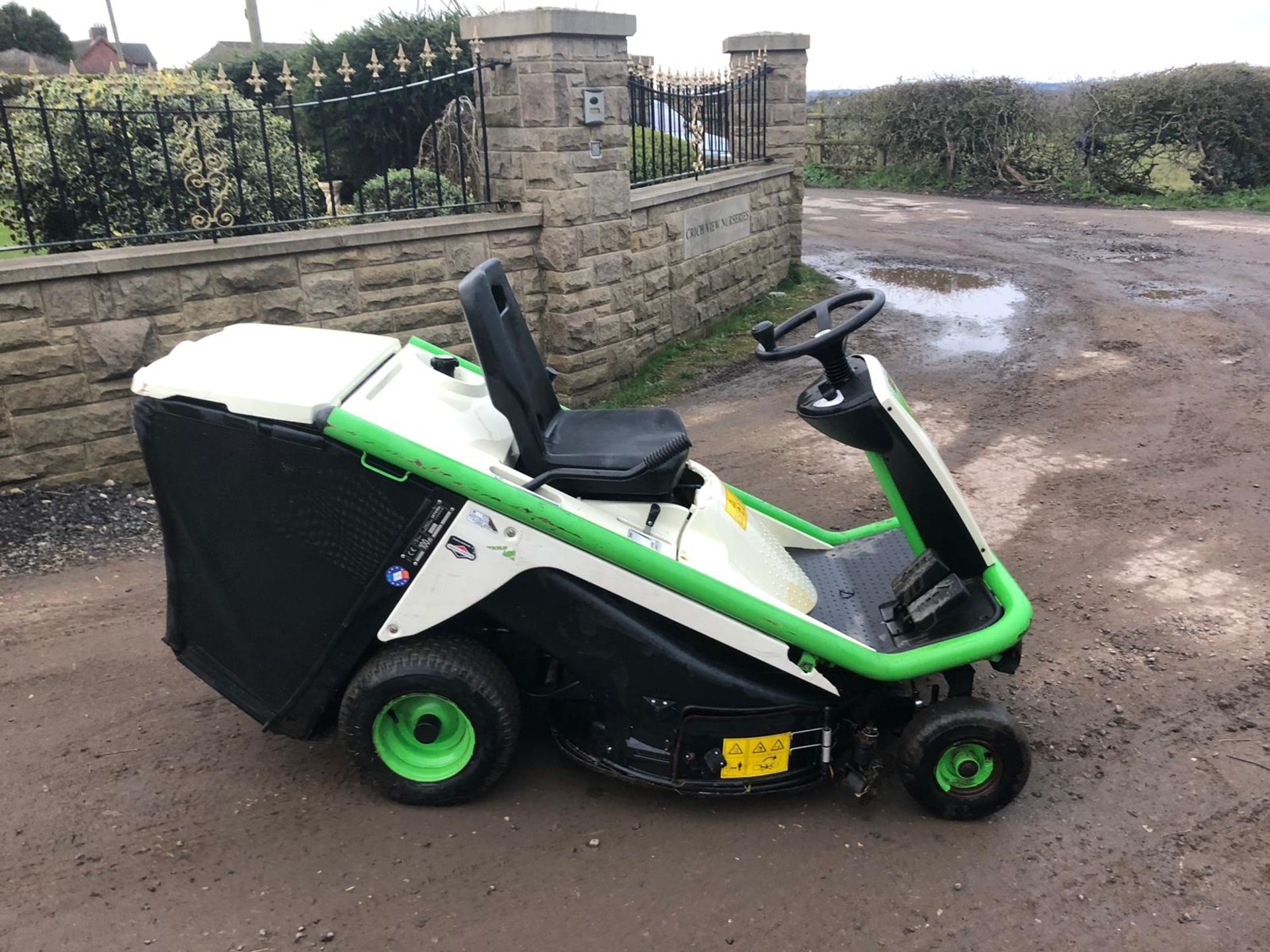 ETESIA BAHIA MBHE RIDE ON LAWN MOWER, YEAR 2012, RUNS WORKS AND CUTS *NO VAT*