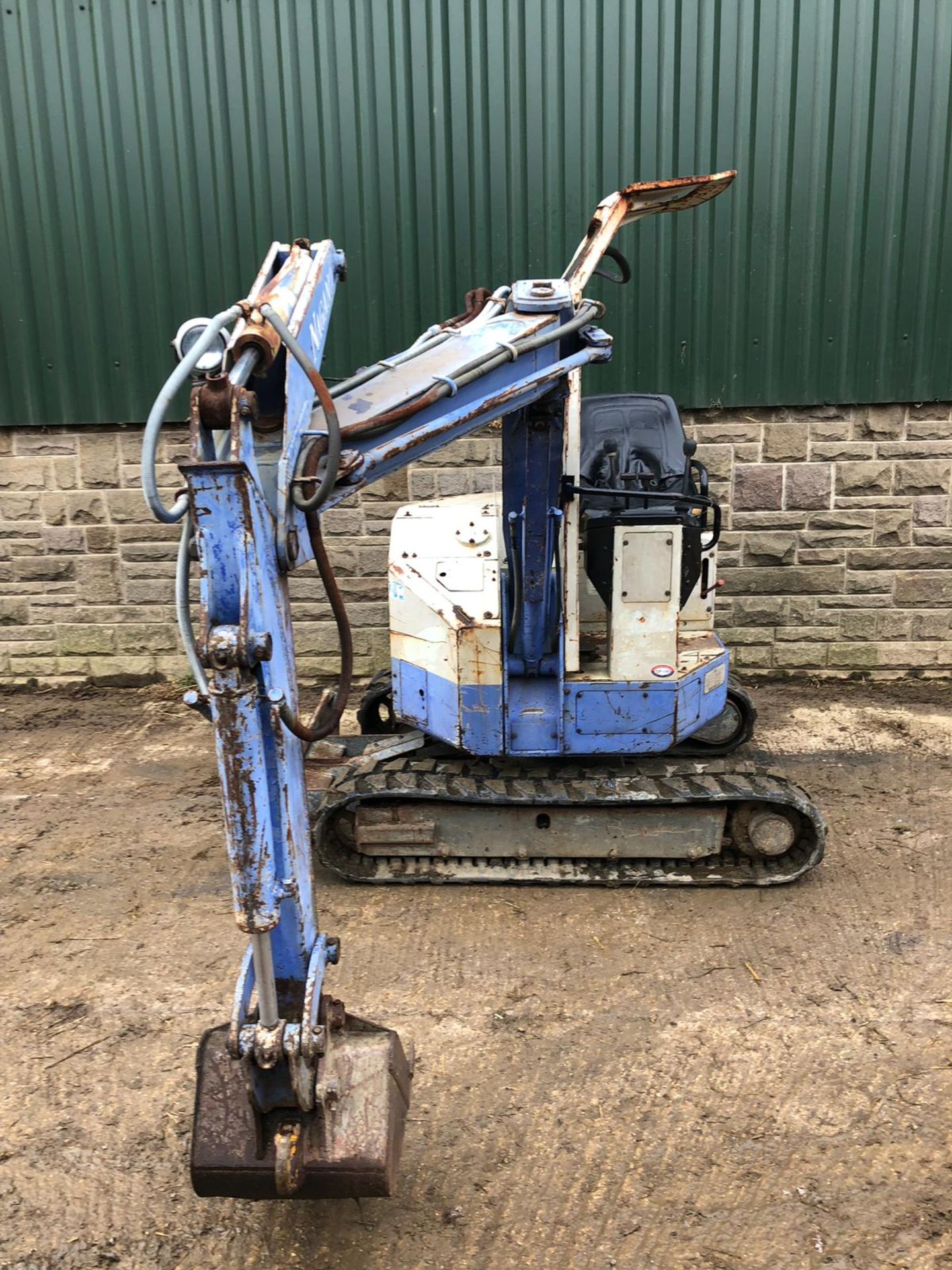 BLUE HANNEX N&B15 TRACKED MINI DIGGER / EXCAVATOR - BLADE OFF SET, RUNS, DRIVES AND DIGS *PLUS VAT* - Image 4 of 17