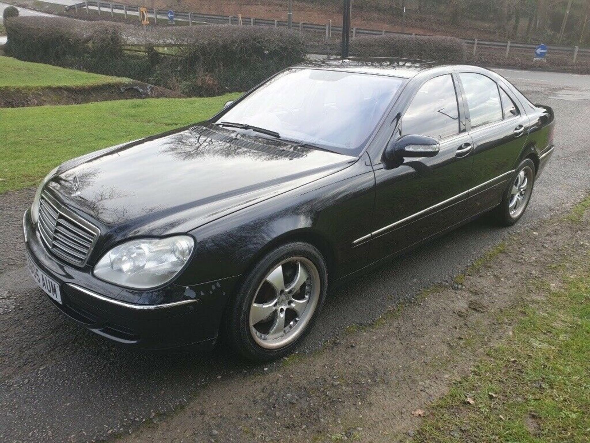 2005/05 REG MERCEDES S500 AUTO 5.0 PETROL BLACK 4 DOOR SALOON, SHOWING 3 FORMER KEEPERS *NO VAT* - Image 2 of 9