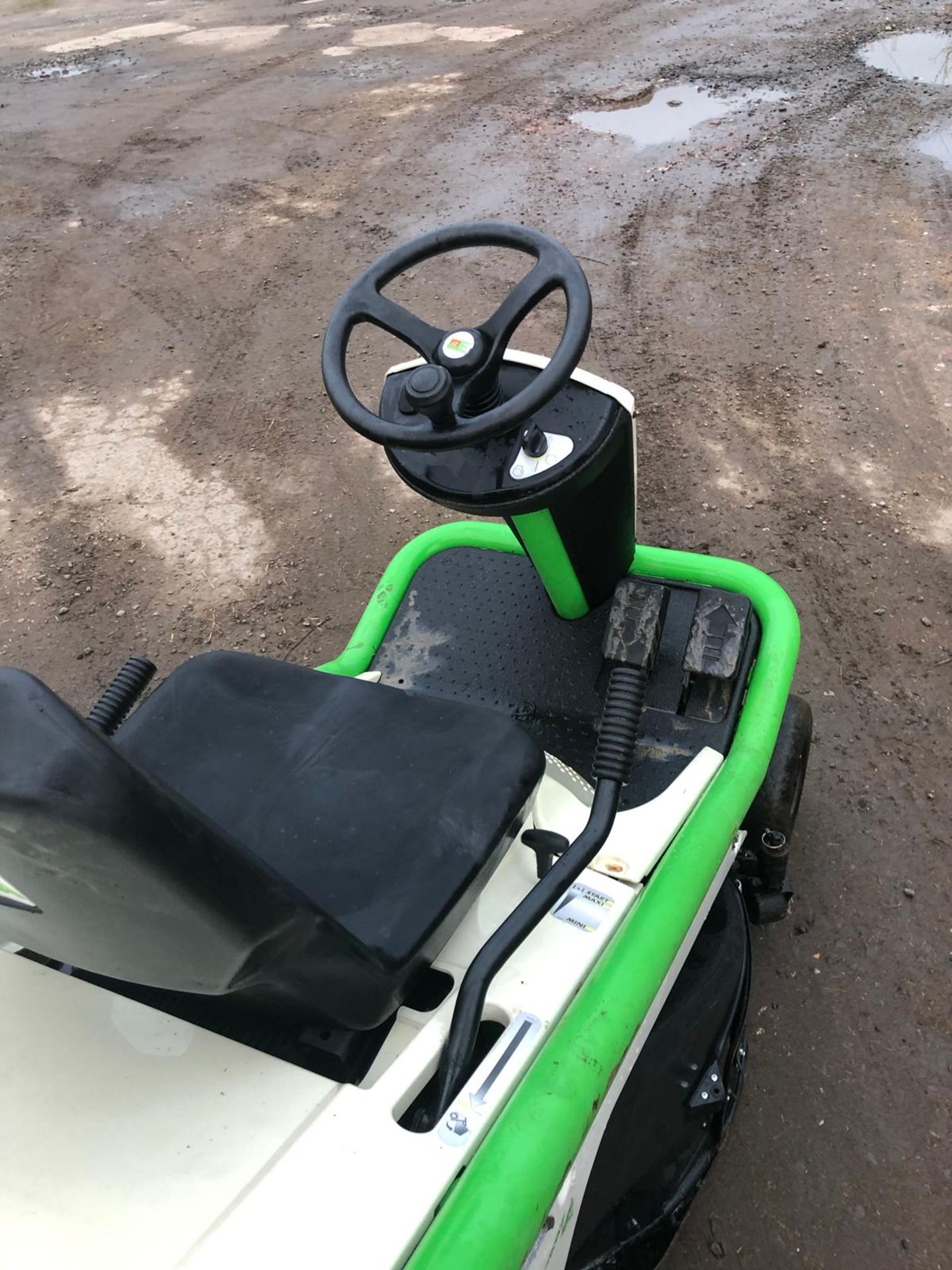 ETESIA BAHIA MBHE RIDE ON LAWN MOWER, YEAR 2012, RUNS WORKS AND CUTS *NO VAT* - Image 5 of 6