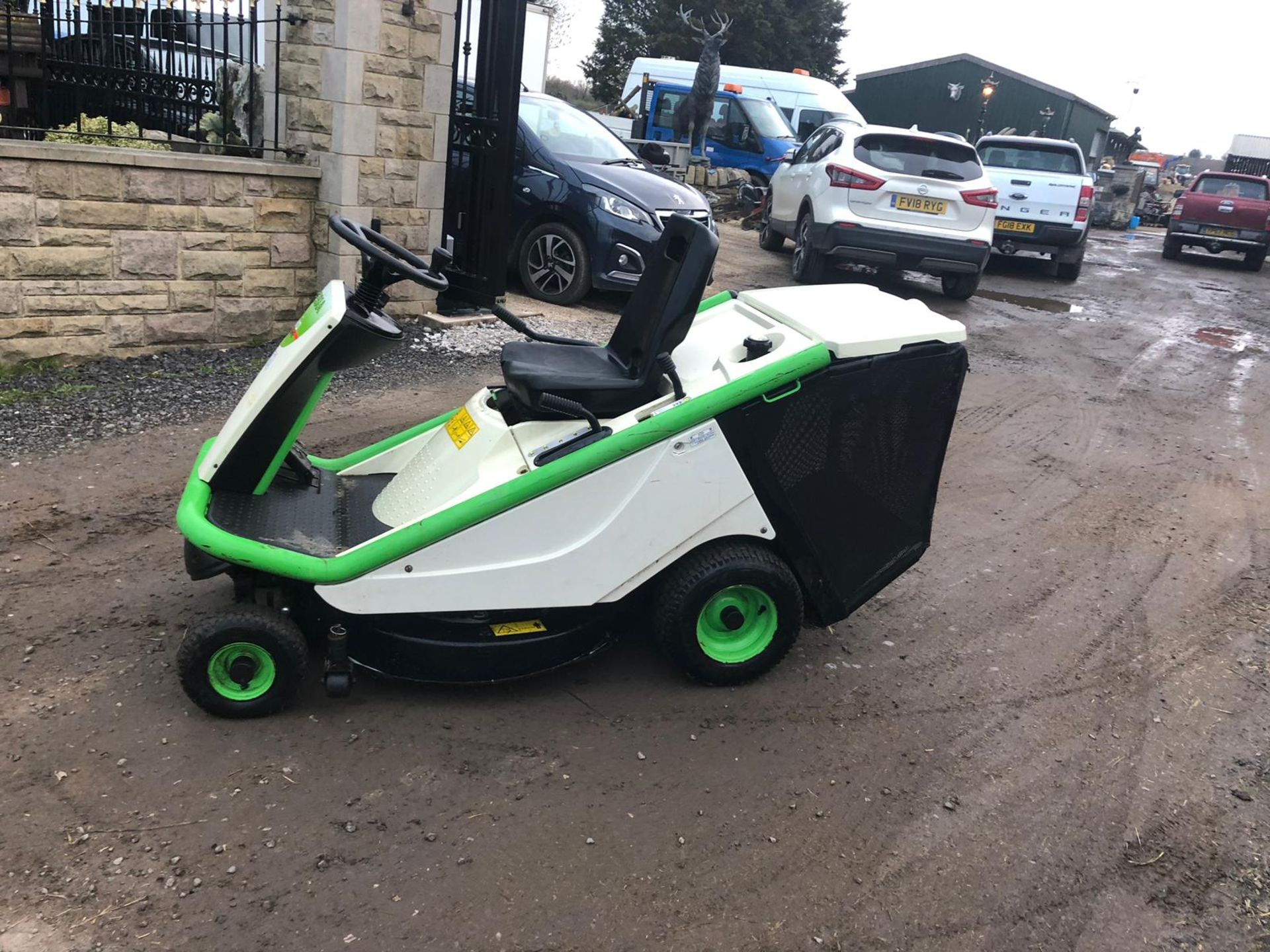 ETESIA BAHIA MBHE RIDE ON LAWN MOWER, YEAR 2012, RUNS WORKS AND CUTS *NO VAT* - Image 3 of 6