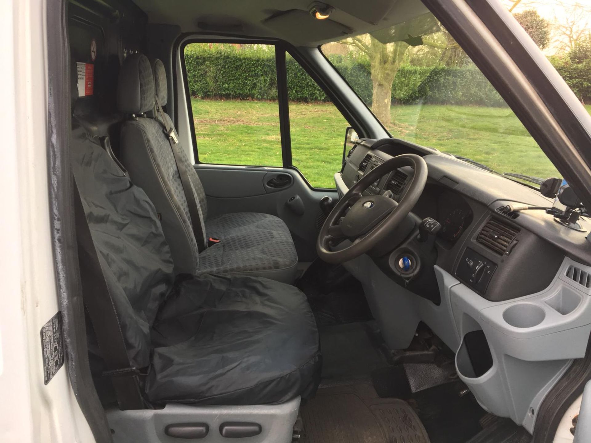 2009/09 REG FORD TRANSIT 100 T330S RWD WHITE DIESEL PANEL VAN, SHOWING 2 FORMER KEEPERS *NO VAT* - Image 9 of 12