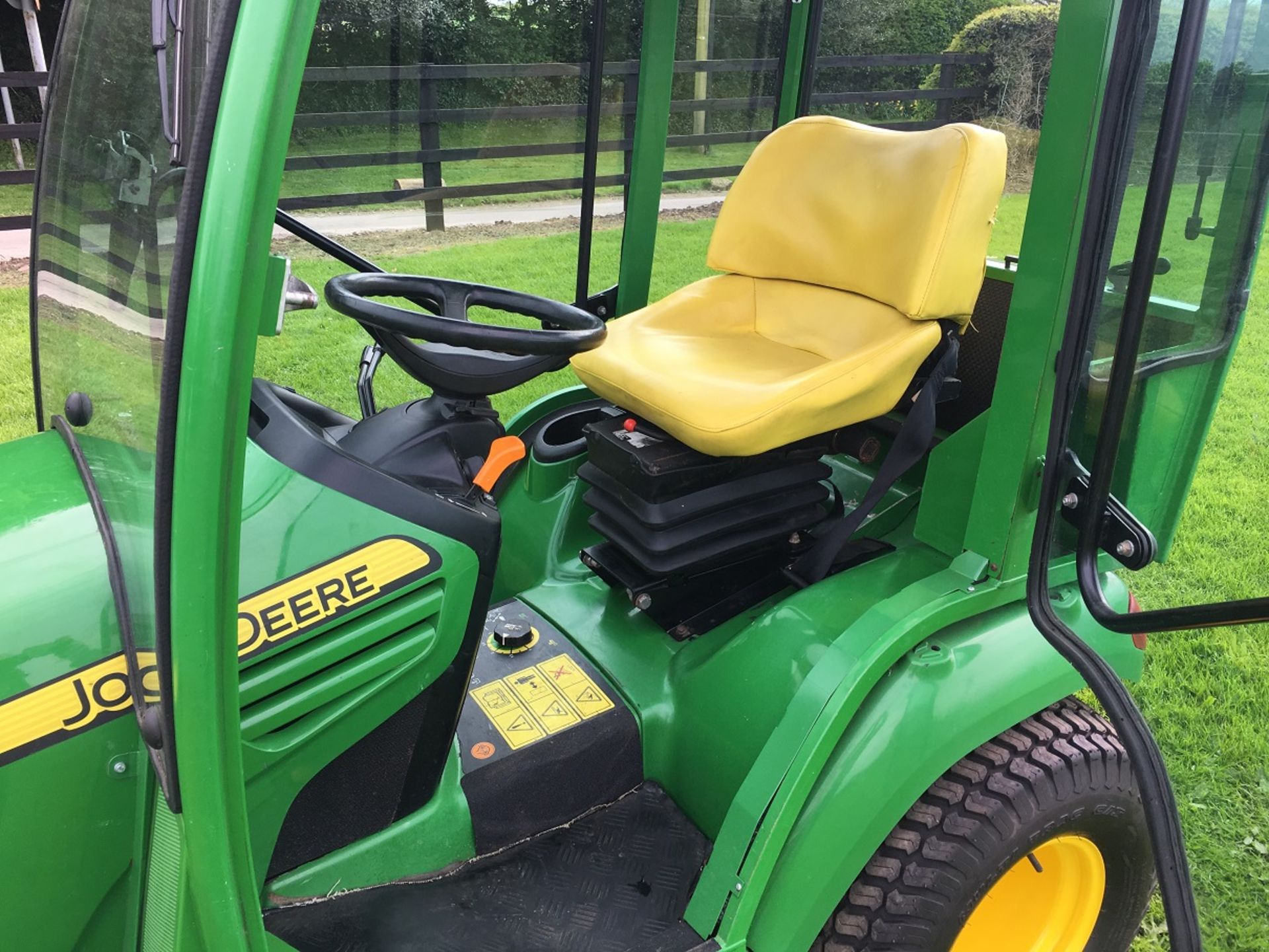 2011 JOHN DEERE X748 RIDE ON MOWER - Image 6 of 7