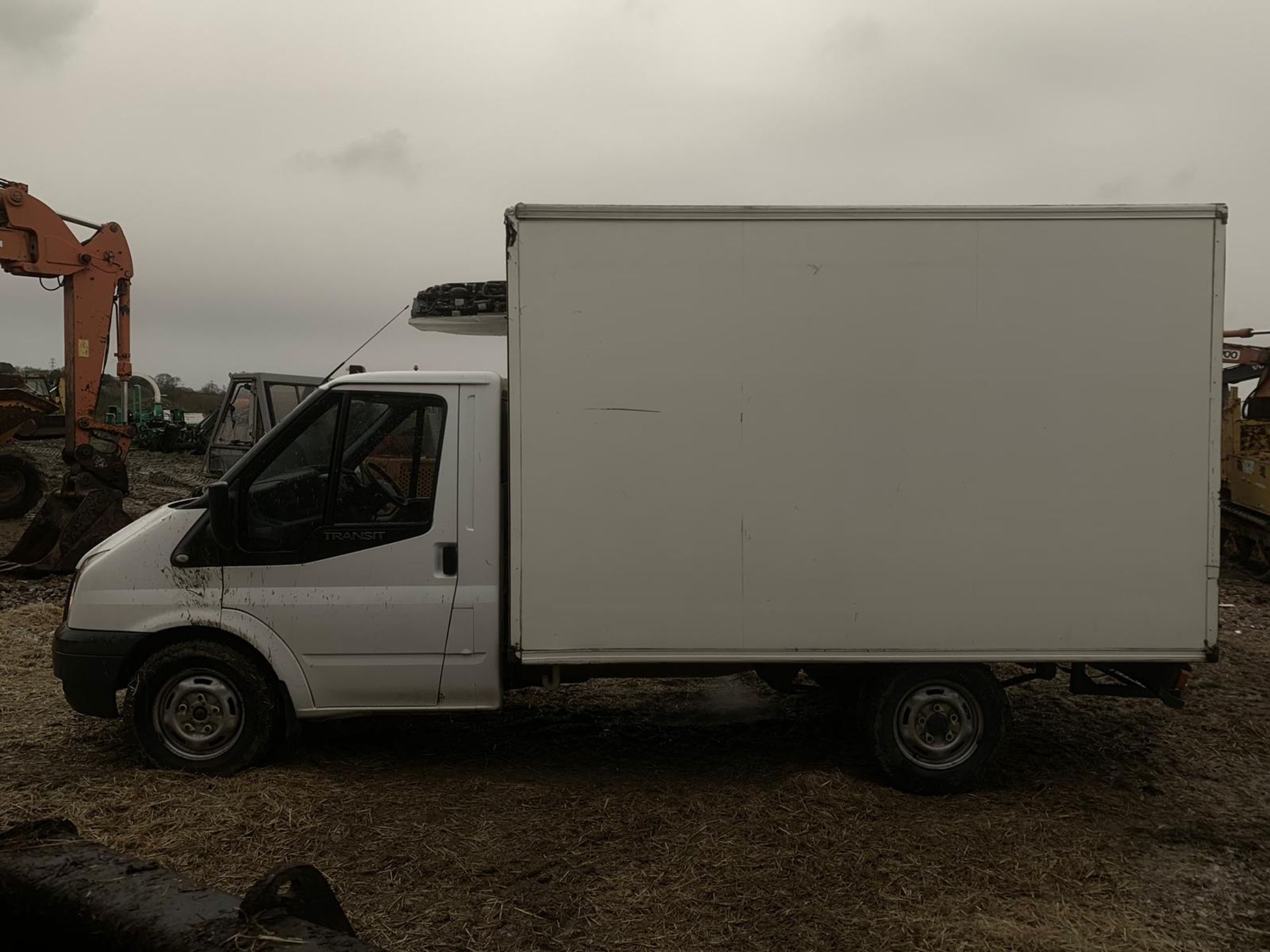 2012/61 REG FORD TRANSIT 125 T350 FWD WHITE DIESEL BOX VAN, SHOWING 0 FORMER KEEPERS *PLUS VAT* - Image 5 of 15