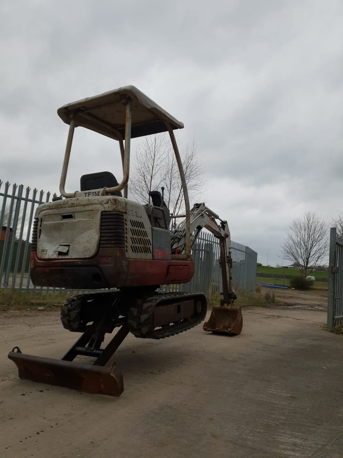 2008 TAKEUCHI TB014 TRACKED MINI DIGGER 1.4 TON, SHOWING 4700 HOURS, FULL WORKING ORDER *NO VAT* - Image 5 of 11