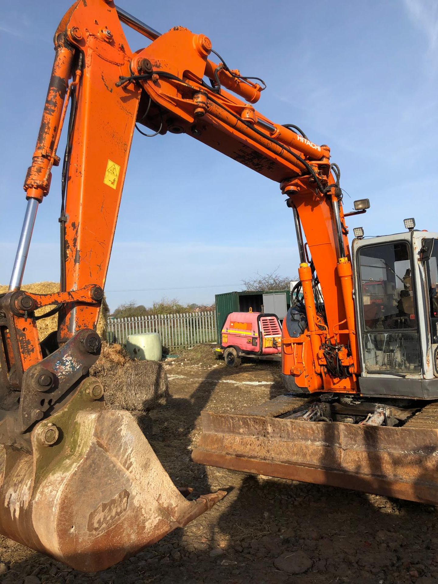 HITACHI EX135UL TRACKED EXCAVATOR, RUNS AND WORKS *PLUS VAT* - Image 3 of 6