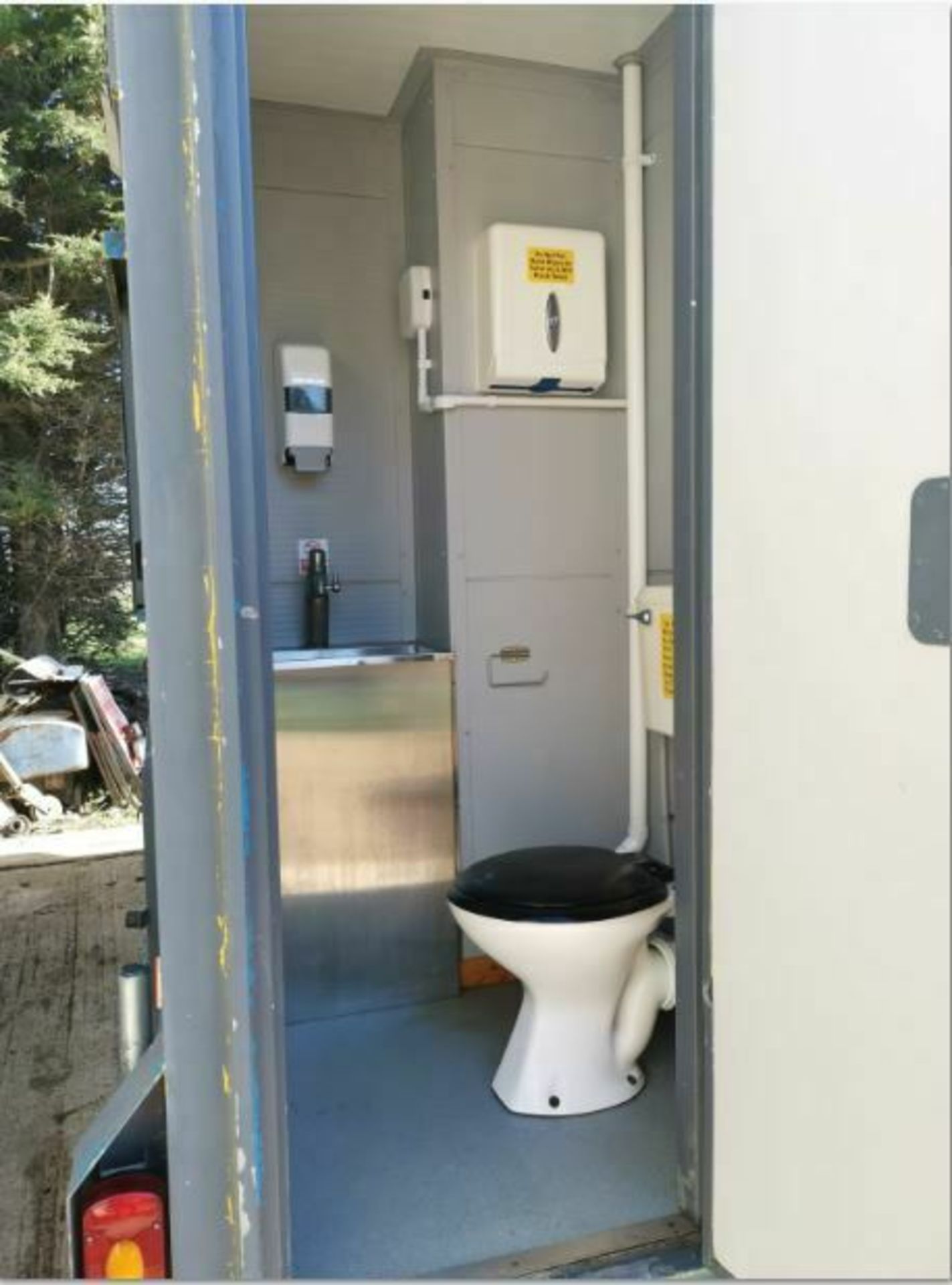 SECURI-CABIN HEAVY DUTY MESS HUT C/W KITCHEN, TOILET, MESS ROOM *PLUS VAT* - Image 2 of 12