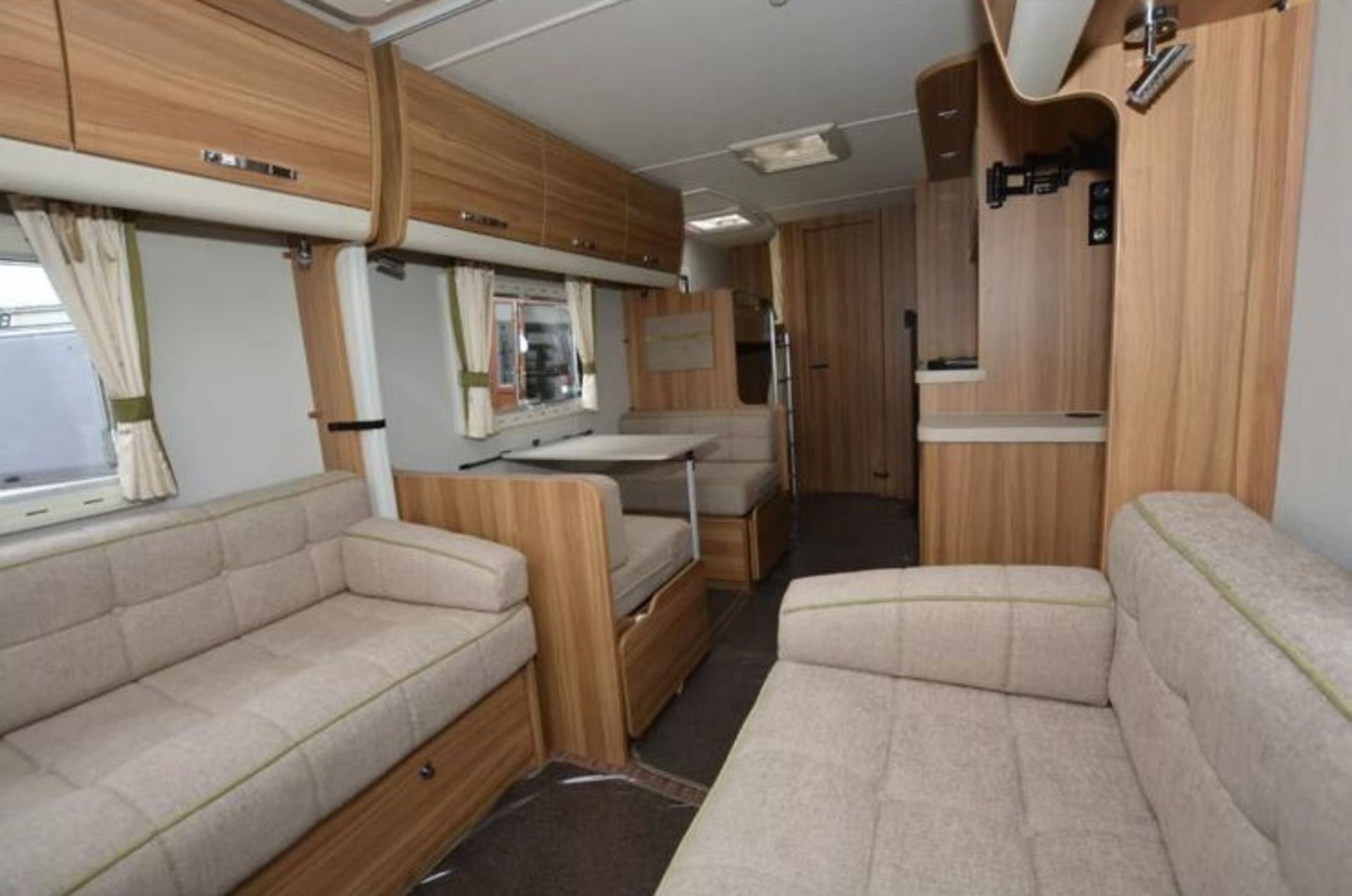 2015 ELDDIS TEMPEST CRUSADER EB 6 BERTH ALKO WHEEL LOCKS AND HITCH LOCK TWIN AXLE CARAVAN *NO VAT* - Image 6 of 8