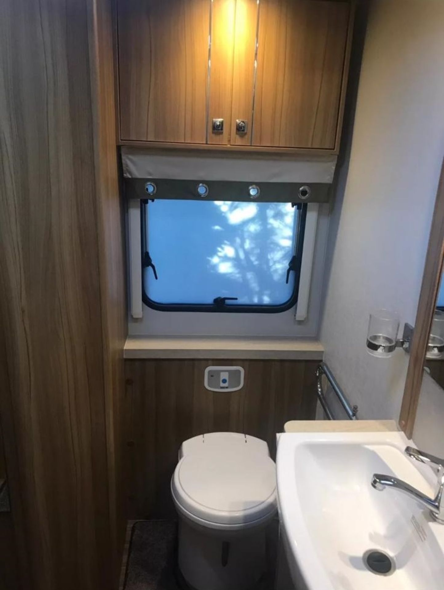 2015 ELDDIS TEMPEST CRUSADER EB 6 BERTH ALKO WHEEL LOCKS AND HITCH LOCK TWIN AXLE CARAVAN *NO VAT* - Image 8 of 8