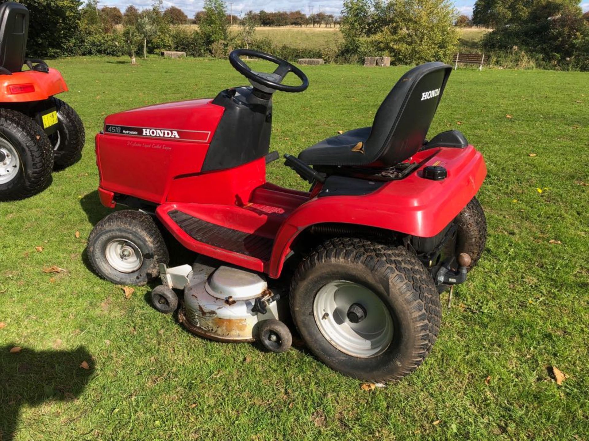 HONDA 4518 HYDROSTATIC 2-CYLINDER LIQUID COOLED ENGINE RIDE ON LAWN MOWER *PLUS VAT* - Image 3 of 8