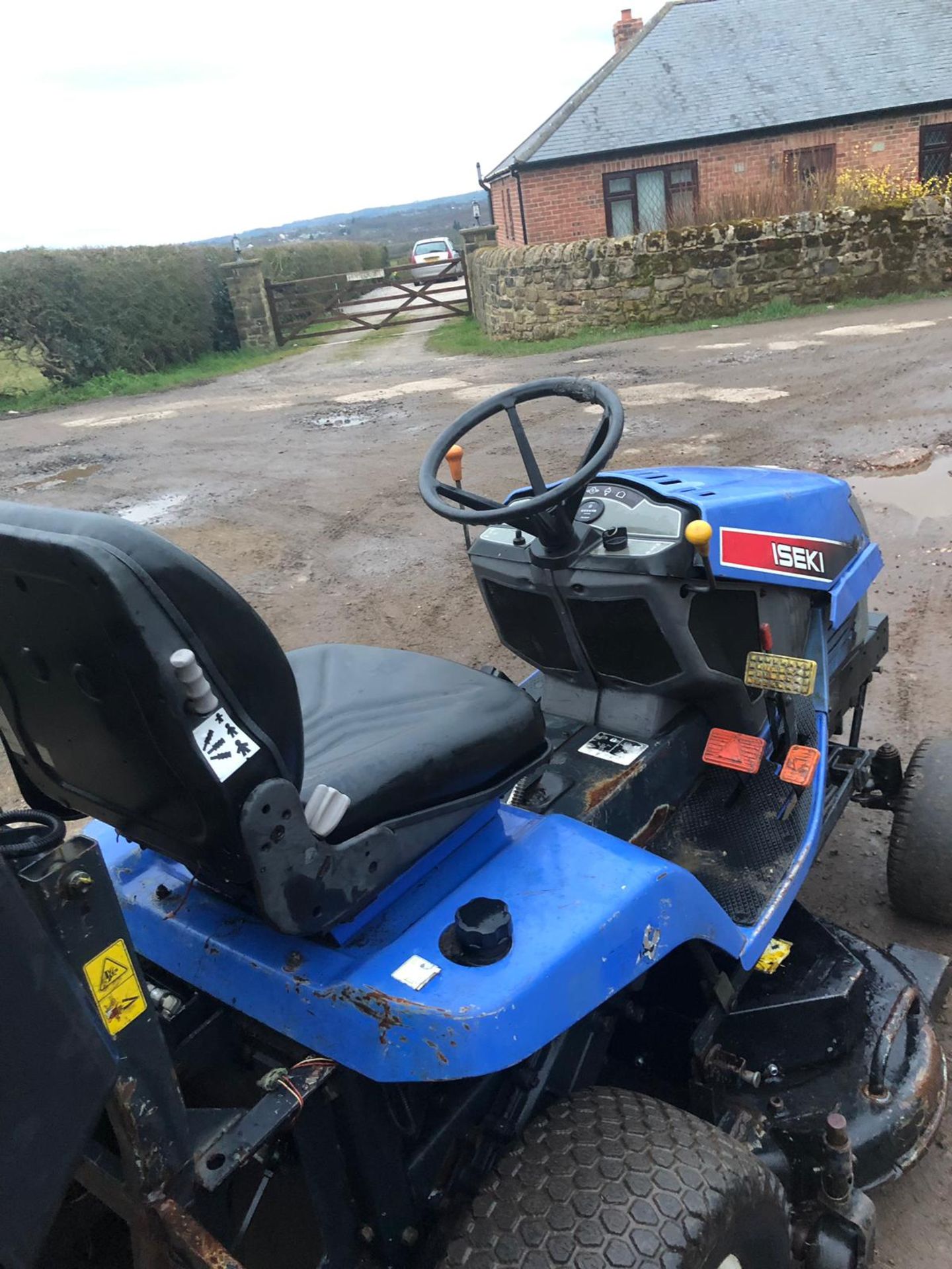 ISEKI SXG19 RIDE ON LAWN MOWER, RUNS WORKS AND CUTS *NO VAT* - Image 5 of 6