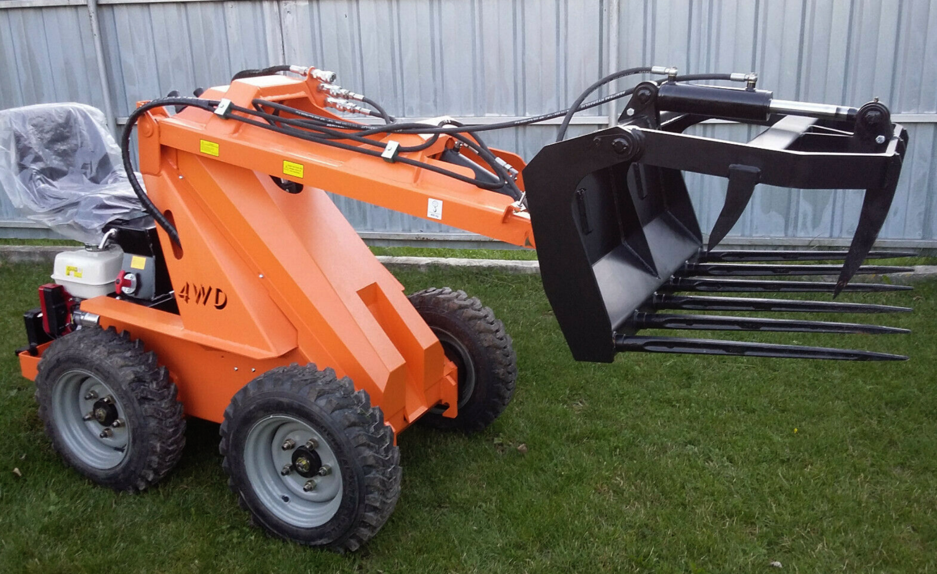 750kg SKID-STEER LOADER LIKE AVANT / MULTIONE / BOBCAT ETC - Image 4 of 4