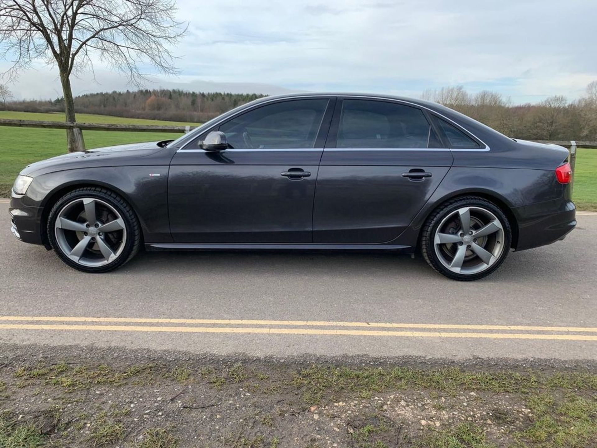 2012/12 REG AUDI A4 S LINE TDI CVT 3.0 DIESEL GREY 4 DOOR SALOON, SHOWING 2 FORMER KEEPERS *NO VAT* - Image 4 of 13