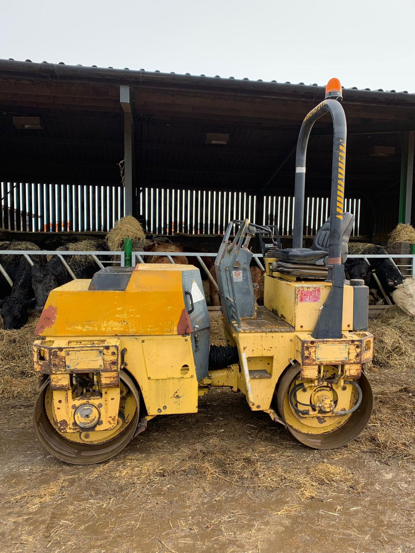 BOMAG BW 120 AD-2 TWIN DRUM VIBRATING ROLLER *PLUS VAT* - Image 4 of 9