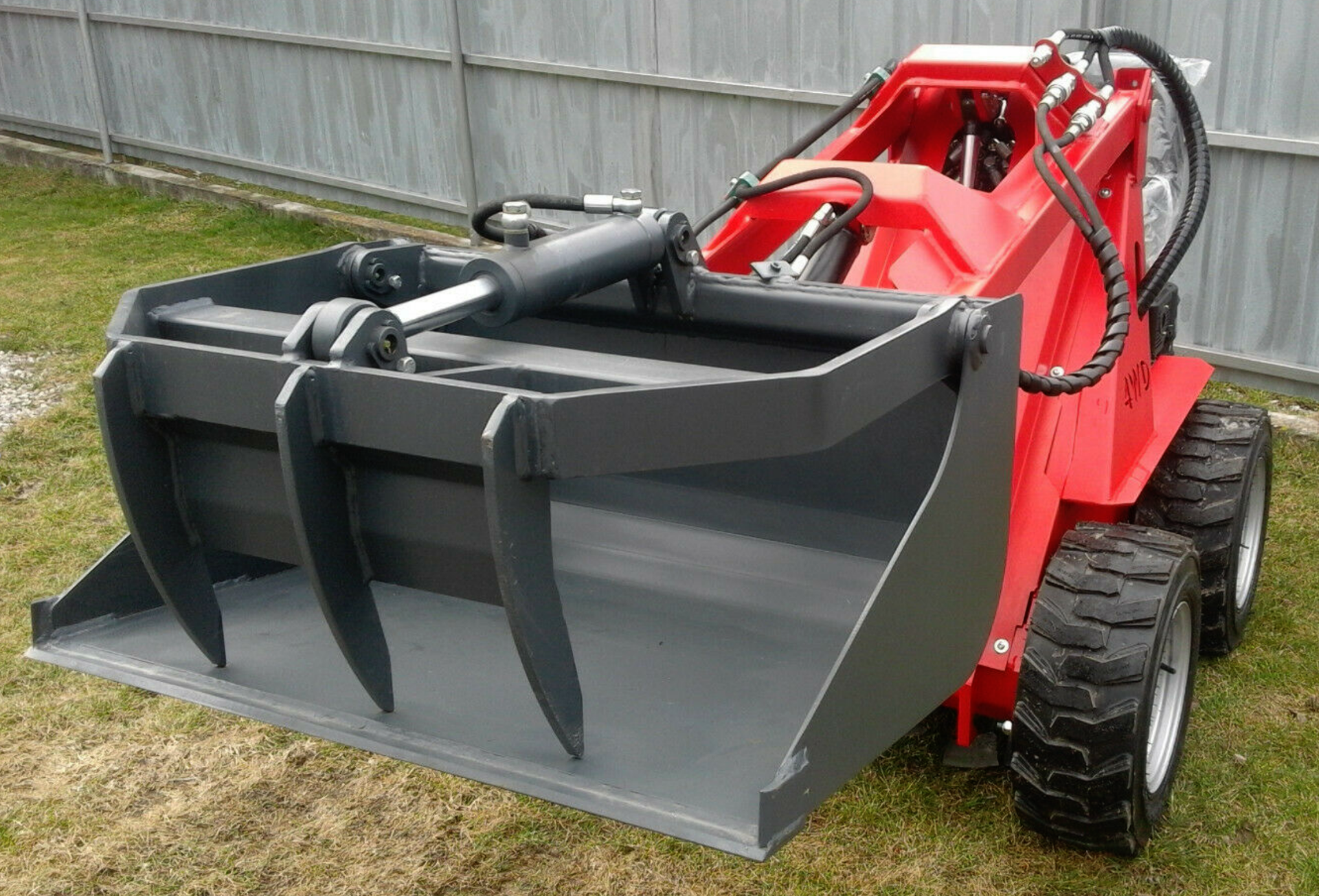 750kg SKID-STEER LOADER LIKE AVANT / MULTIONE / BOBCAT ETC - Image 3 of 4