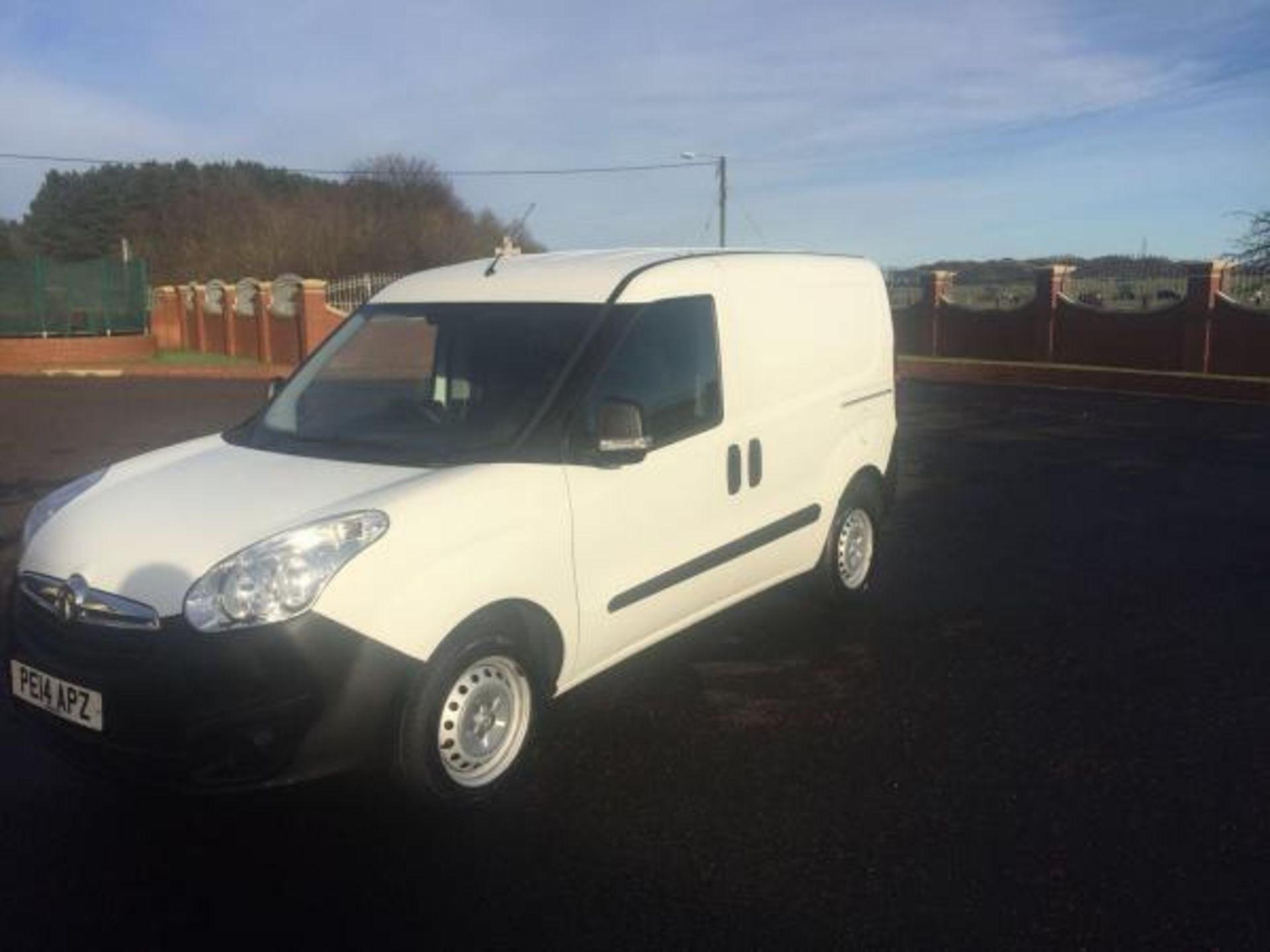 2014/14 REG VAUXHALL COMBO 2000 L1H1 CDTI WHITE DIESEL PANEL VAN, SHOWING 1 FORMER KEEPER *PLUS VAT* - Image 2 of 8