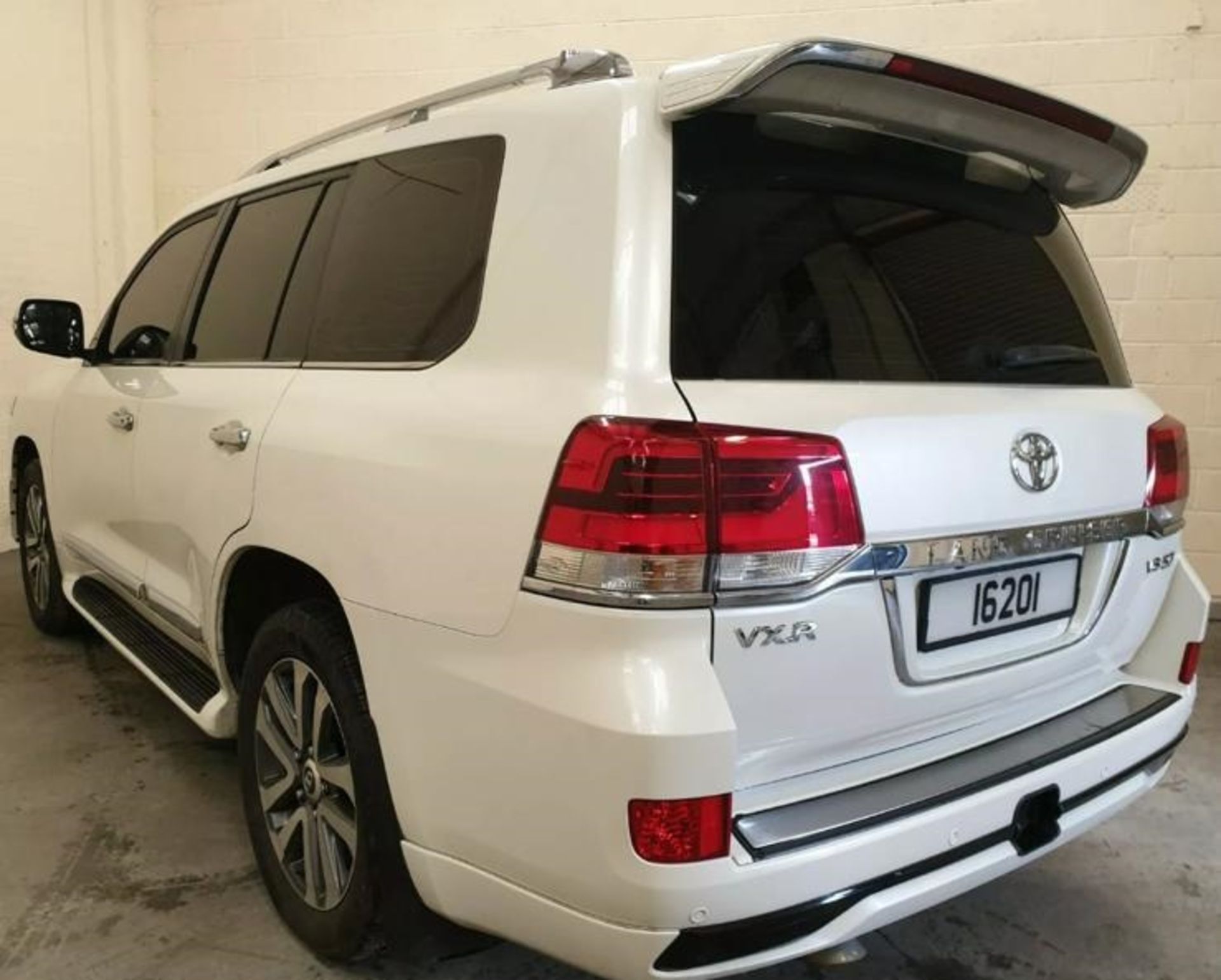 2016 TOYOTA LAND CRUISER VXR LC200 V8 5.7 LITRE GCC SPECS HYDRAULIC *NO VAT* - Image 6 of 15