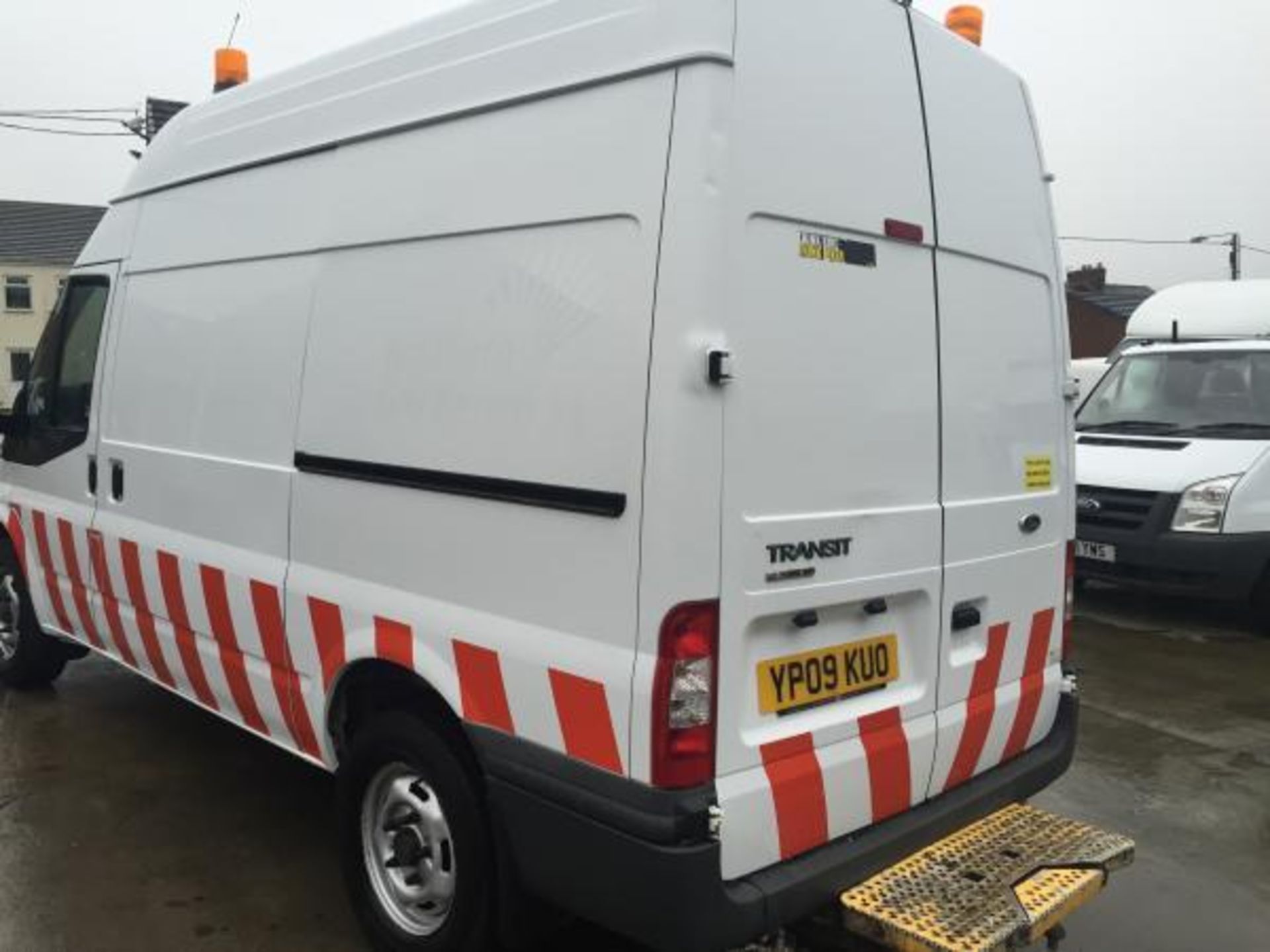 2009/09 REG FORD TRANSIT 140 T350M RWD COMP & GENERATOR PANEL VAN SHOWING 1 FORMER KEEPER *PLUS VAT*