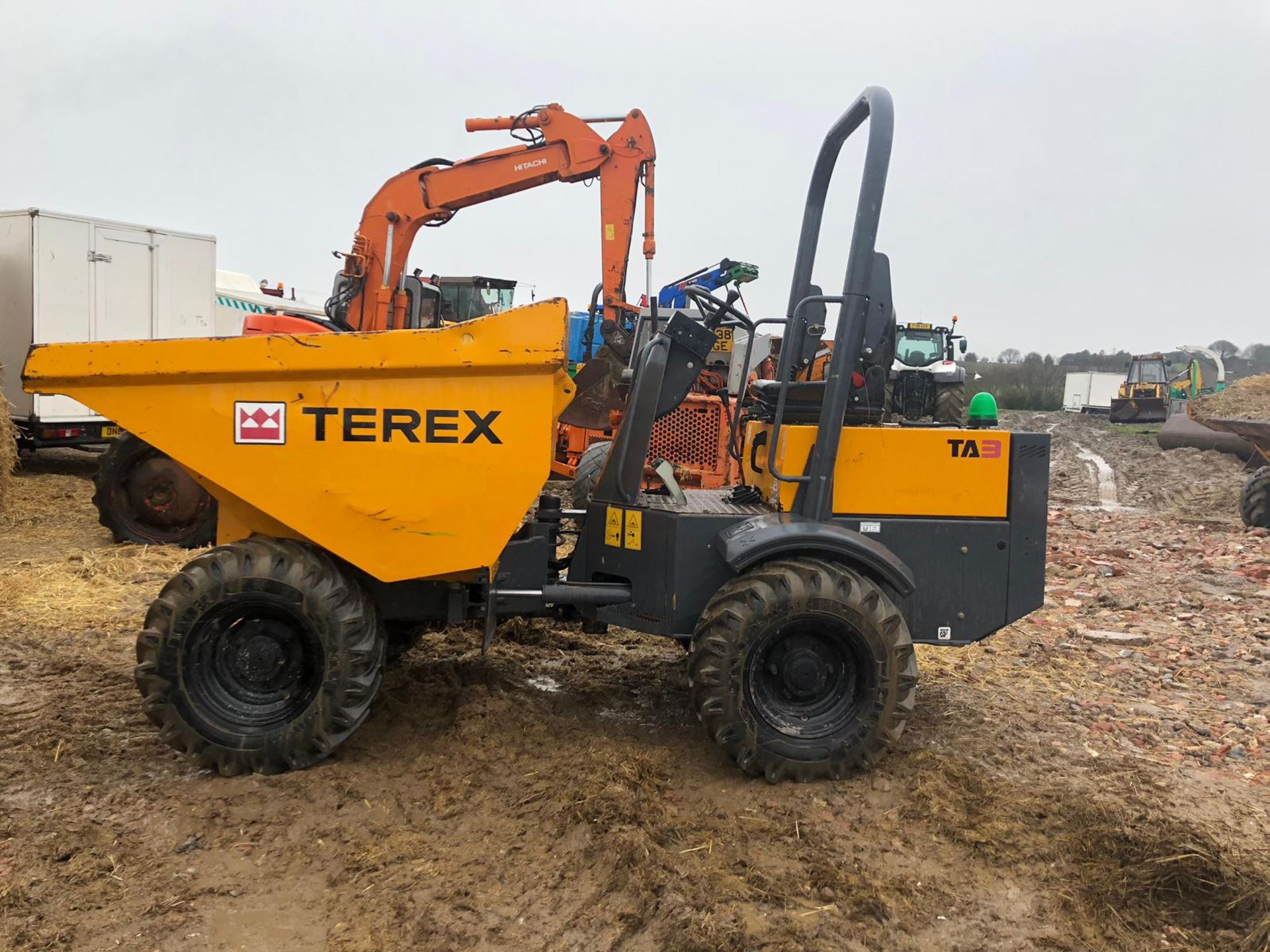 2014 TEREX 3 TONNE STRAIGHT TIP SKIP DUMPER, RUNS WORKS AND TIPS *PLUS VAT* - Image 4 of 6