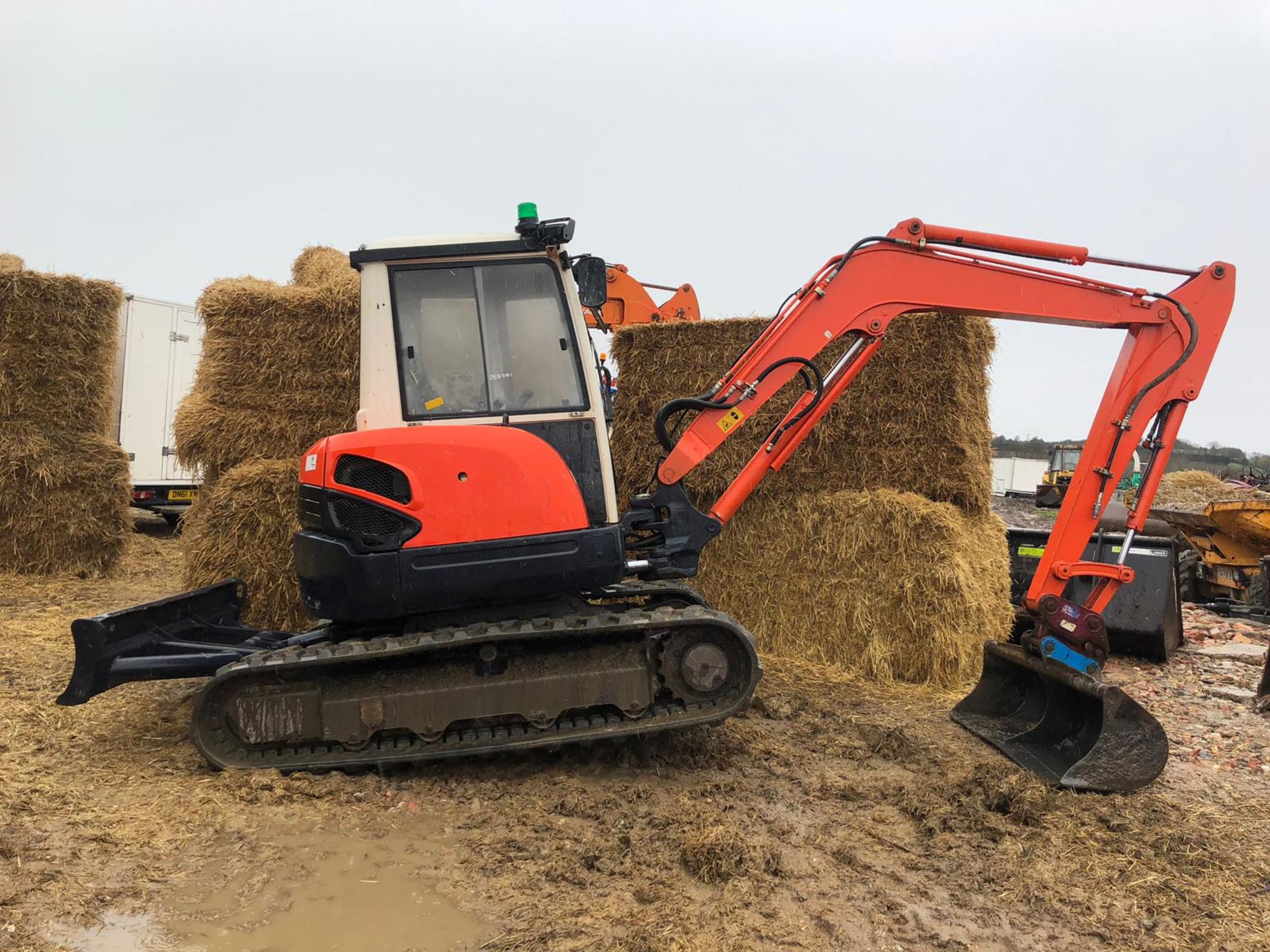 2010 KUBOTA U50-3 5 TONNE TRACKED DIGGER / EXCAVATOR WITH 3X BUCKETS, RUNS WORKS AND DIGS *PLUS VAT* - Image 2 of 9