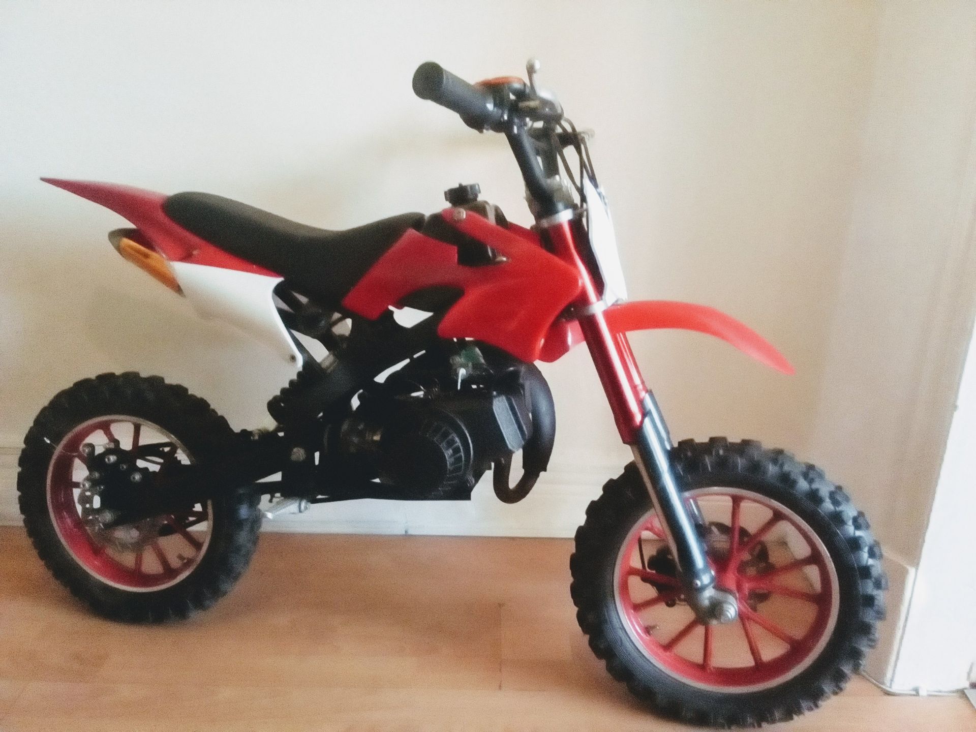 50CC DIRT BIKE, STARTS AND RUNS, 50CC 2 STROKE ENGINE, EASY PULL START FITTED *NO VAT* - Image 2 of 2