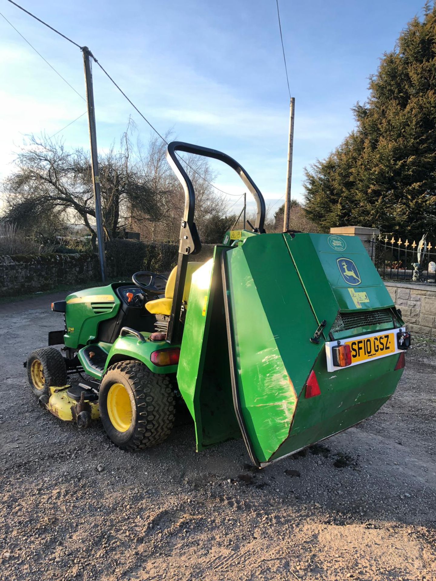 2010/10 REG JOHN DEERE X748 4X4 RIDE ON LAWN MOWER, RUNS WORKS AND CUTS *PLUS VAT* - Image 4 of 7