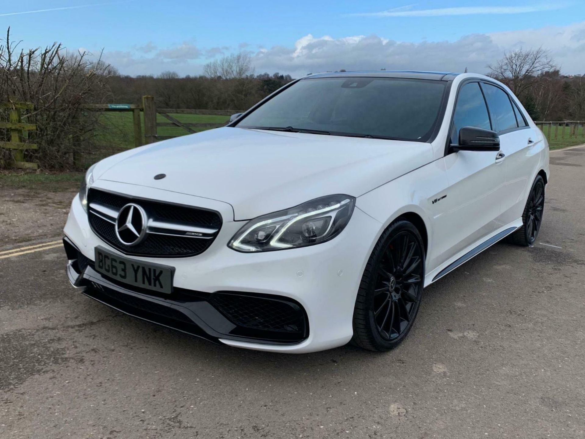 2013/63 REG MERCEDES-BENZ E63 AMG 5.5L PETROL AUTOMATIC WHITE 4 DOOR SALOON *NO VAT* - Image 3 of 12