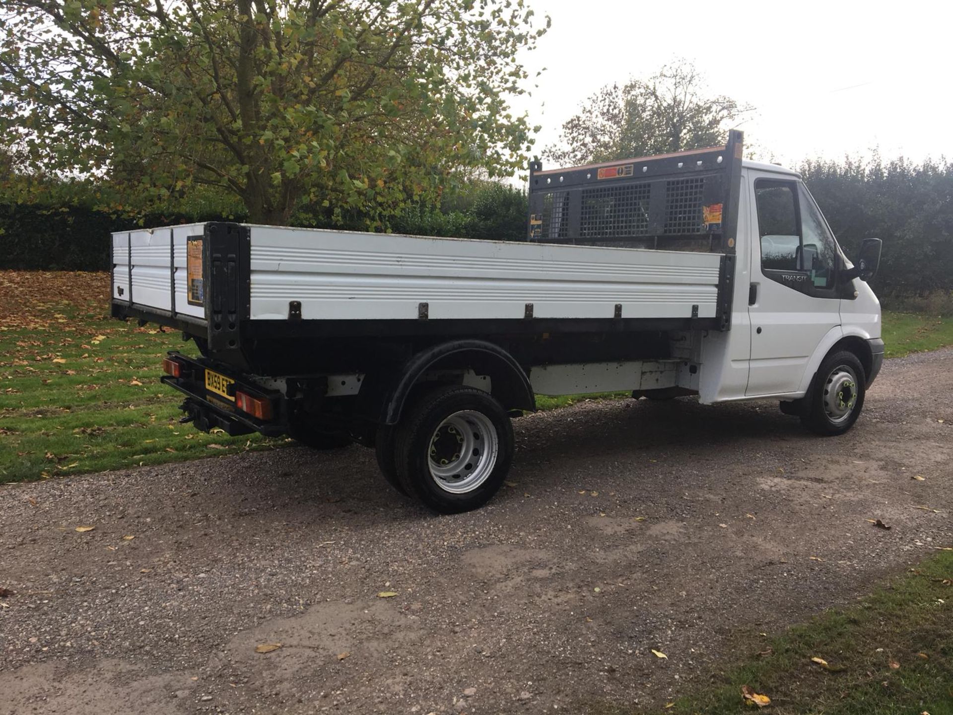 2010/59 REG FORD TRANSIT 100 T350M RWD WHITE DIESEL TIPPER, SHOWING 0 FORMER KEEPERS *NO VAT* - Image 6 of 12