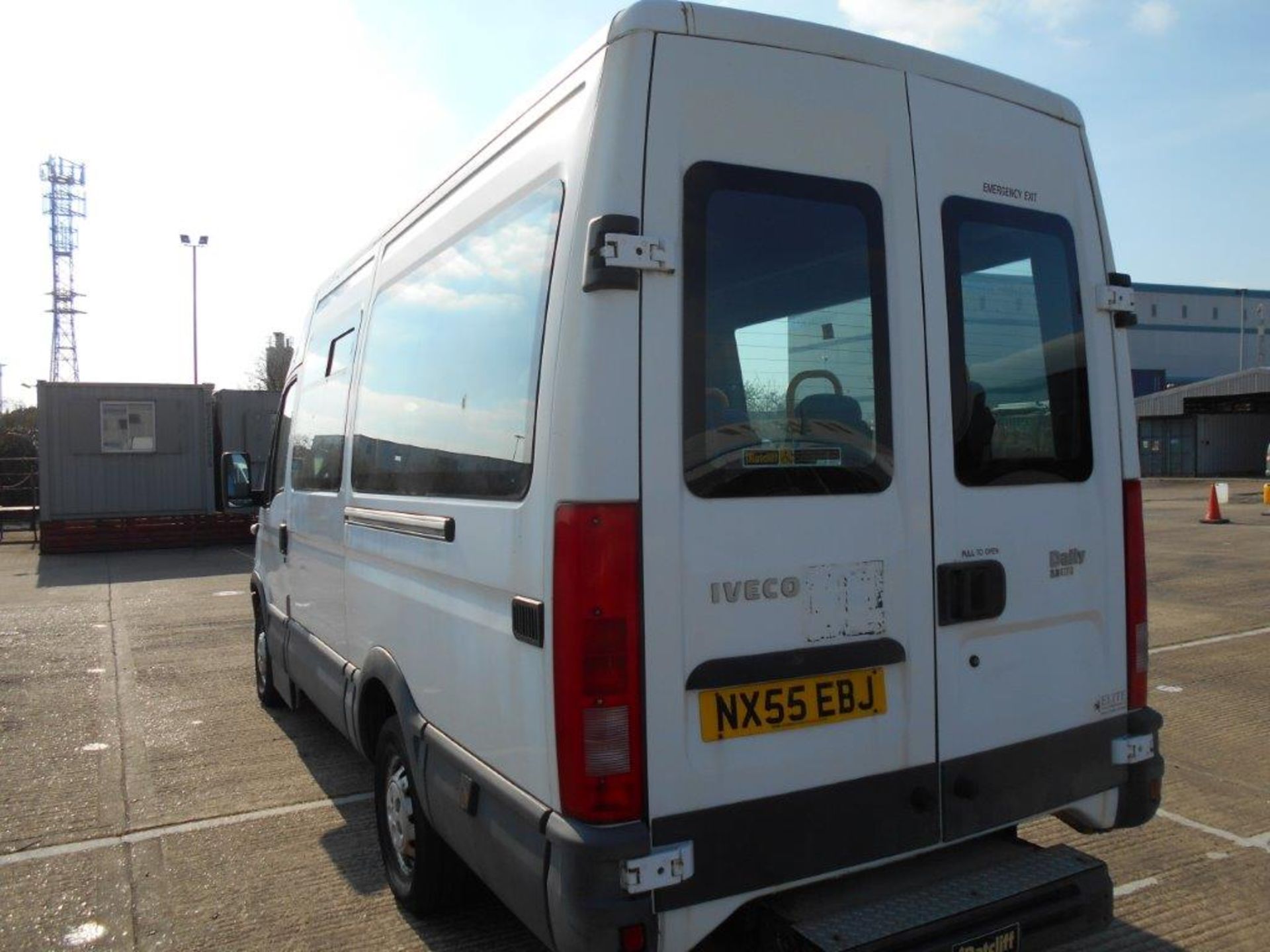 2005/55 REG IVECO DAILY 35 S12 MWB WHITE DIESEL MINIBUS, SHOWING 1 FORMER KEEPER *PLUS VAT* - Image 3 of 10