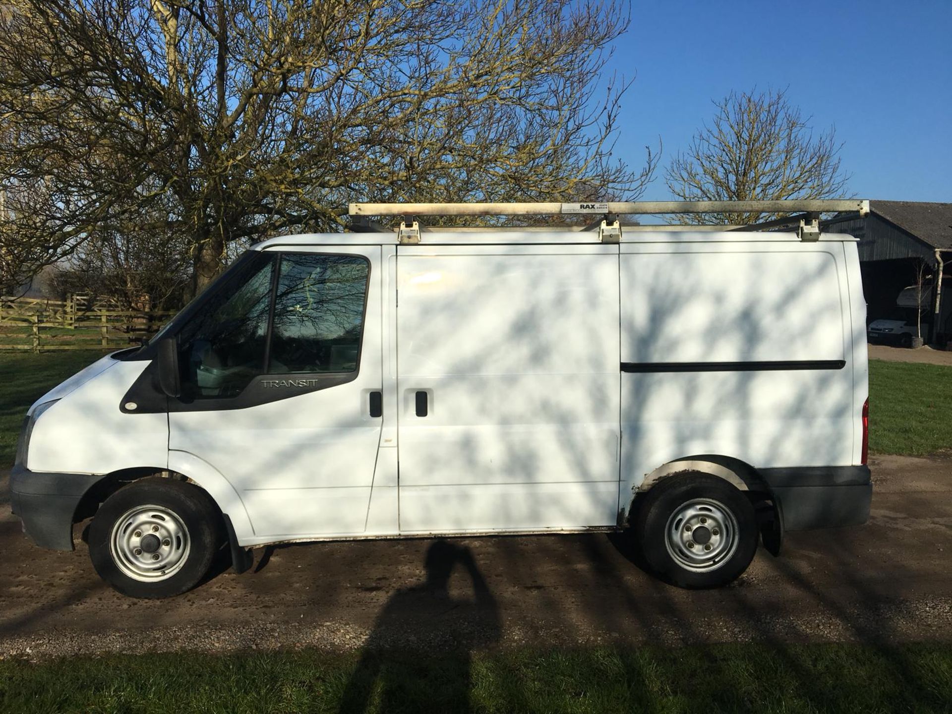 2009/09 REG FORD TRANSIT 85 T280S FWD WHITE DIESEL PANEL VAN, SHOWING 1 FORMER KEEPER *NO VAT* - Image 4 of 13