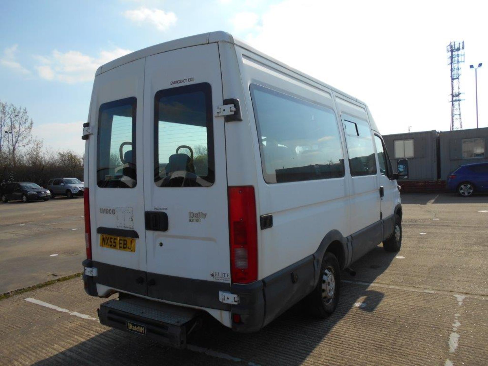 2005/55 REG IVECO DAILY 35 S12 MWB WHITE DIESEL MINIBUS, SHOWING 1 FORMER KEEPER *PLUS VAT* - Image 4 of 10