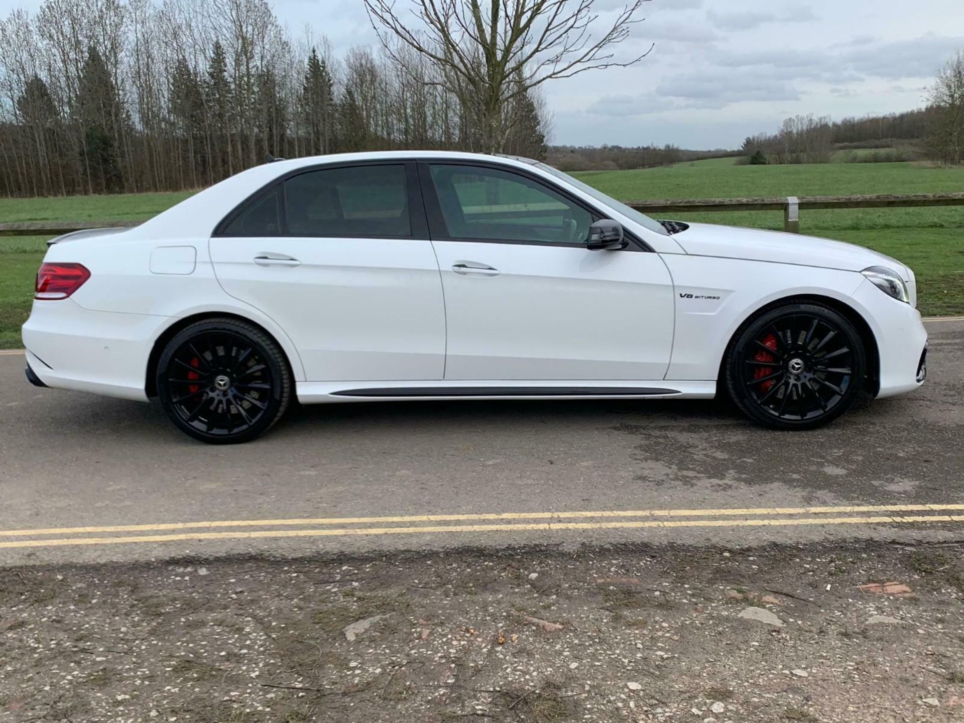 2013/63 REG MERCEDES-BENZ E63 AMG 5.5L PETROL AUTOMATIC WHITE 4 DOOR SALOON *NO VAT* - Image 7 of 12