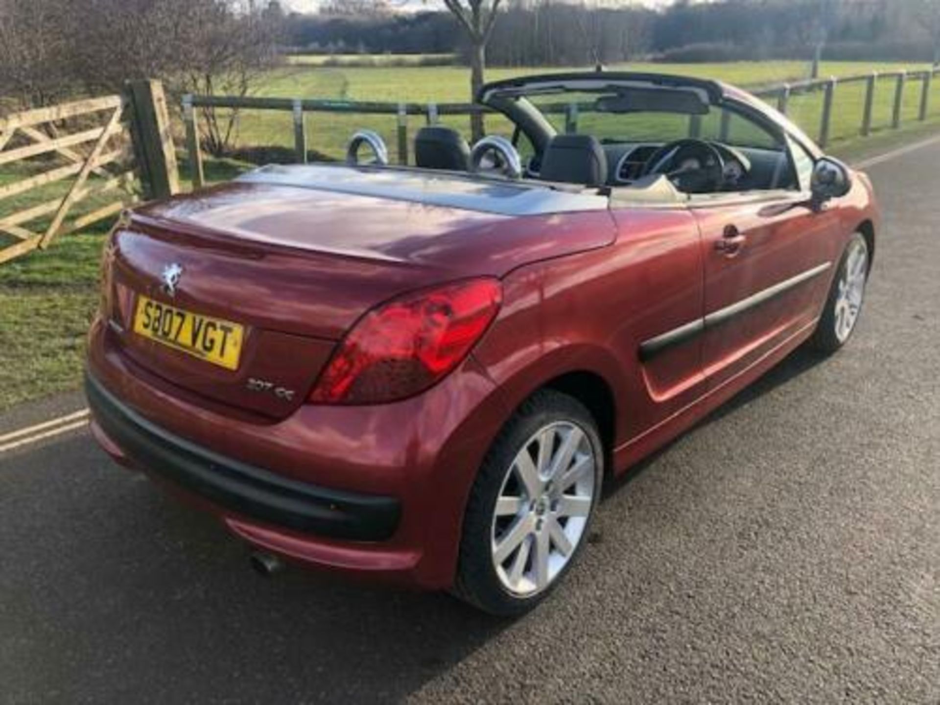 2007/07 REG PEUGEOT 207 GT TURBO CC CONVERTIBLE RED 1.6 PETROL ENGINE *NO VAT* - Image 6 of 12