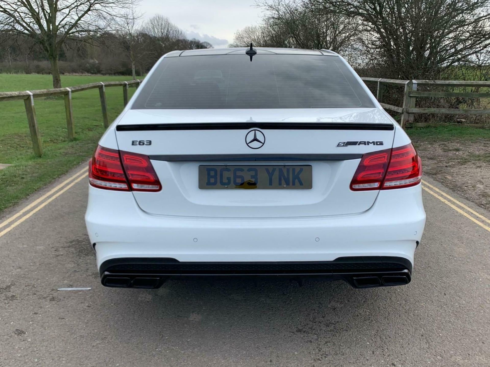 2013/63 REG MERCEDES-BENZ E63 AMG 5.5L PETROL AUTOMATIC WHITE 4 DOOR SALOON *NO VAT* - Image 5 of 12