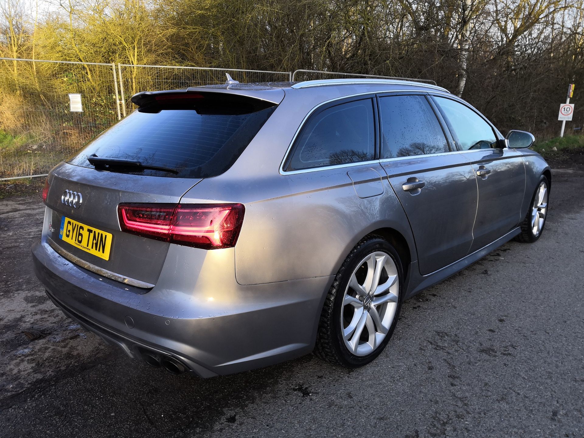 2016/16 REG AUDI S6 AVANT 4.0 TFSI TWIN TURBO V8 QUATTRO 450 PS S-TRONIC TORNADO GREY METALLIC - Image 6 of 24