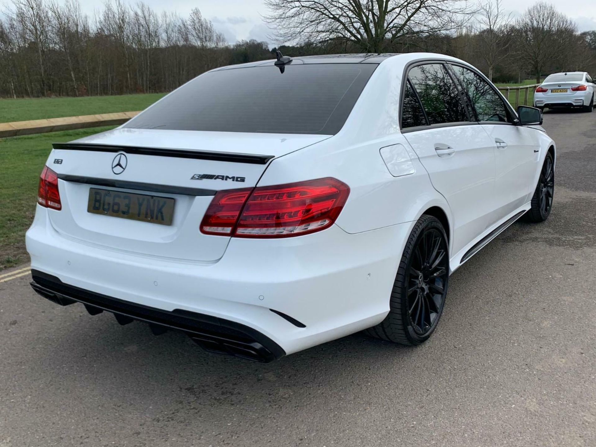 2013/63 REG MERCEDES-BENZ E63 AMG 5.5L PETROL AUTOMATIC WHITE 4 DOOR SALOON *NO VAT* - Image 6 of 12