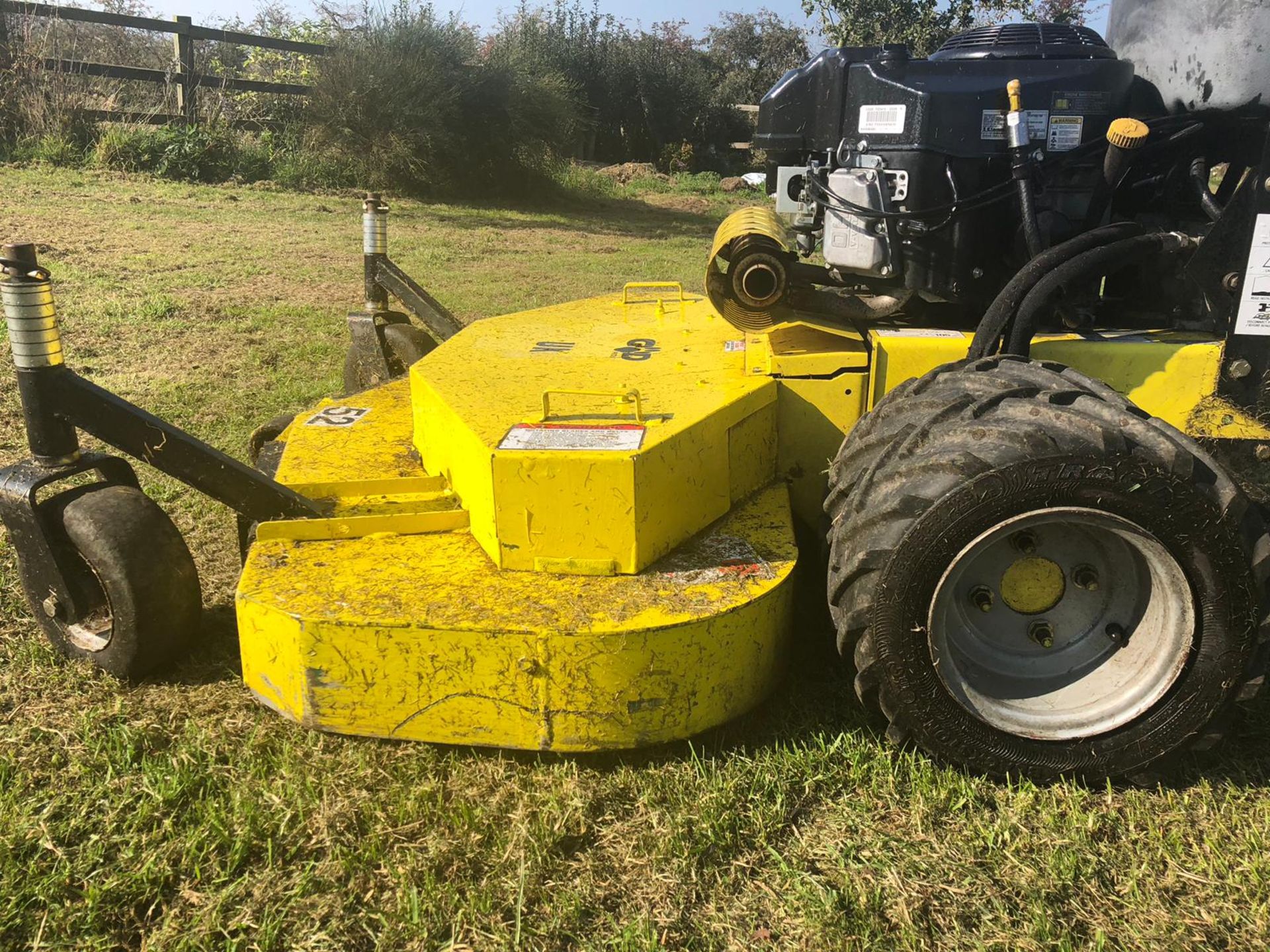 GREAT DANE HEAVY DUTY 4 WHEELED WALK BEHIND PUSH COMMERCIAL MOWER, 52" CUTTING WIDTH *PLUS VAT* - Image 9 of 17