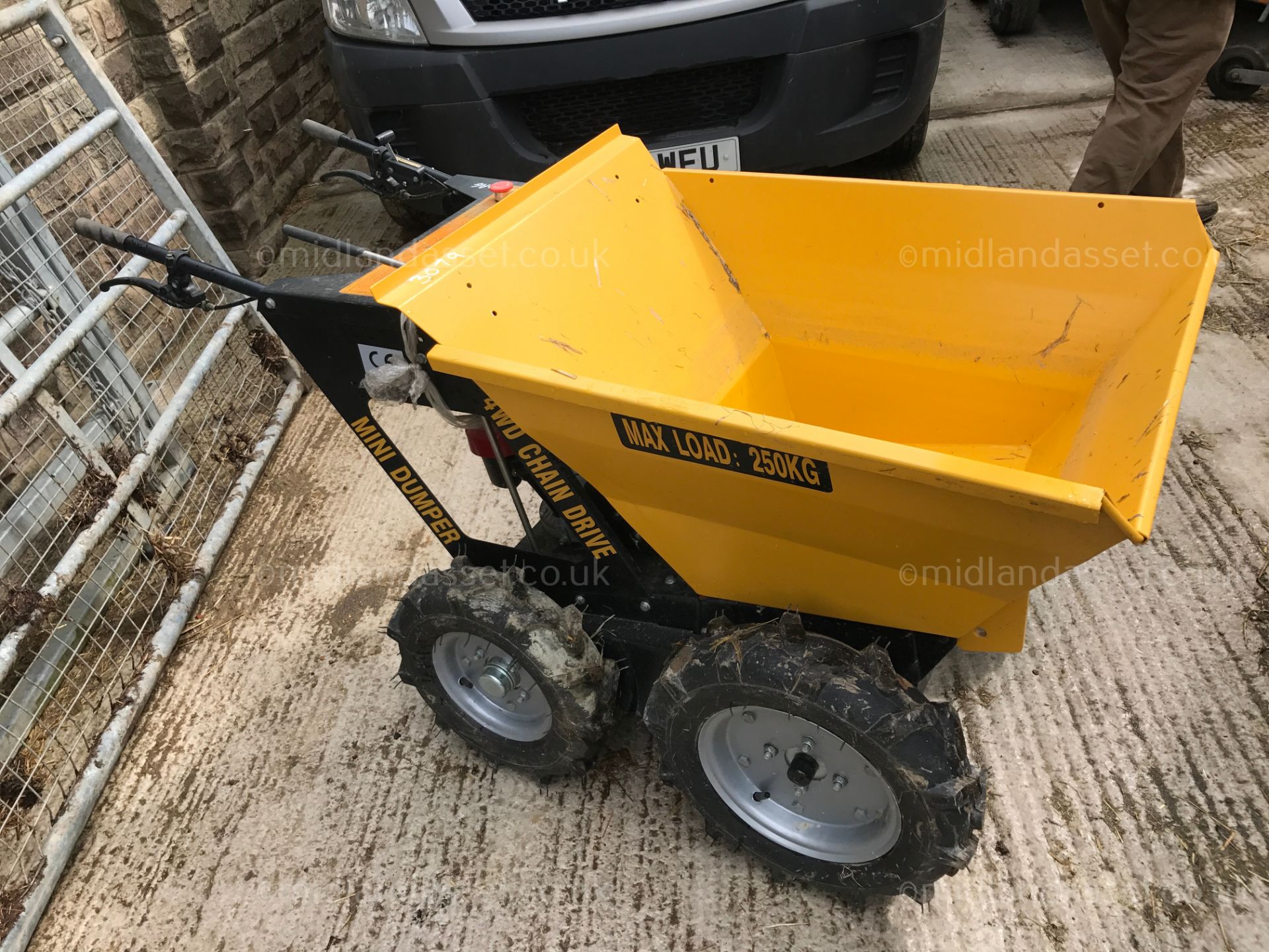 250 kg 4 WHEEL DRIVE MINI DUMPER   UN-USED CHAIN DRIVEN 4 WHEEL DRIVE CAPACITY: 250 kg LONCIN ENGINE - Image 2 of 5