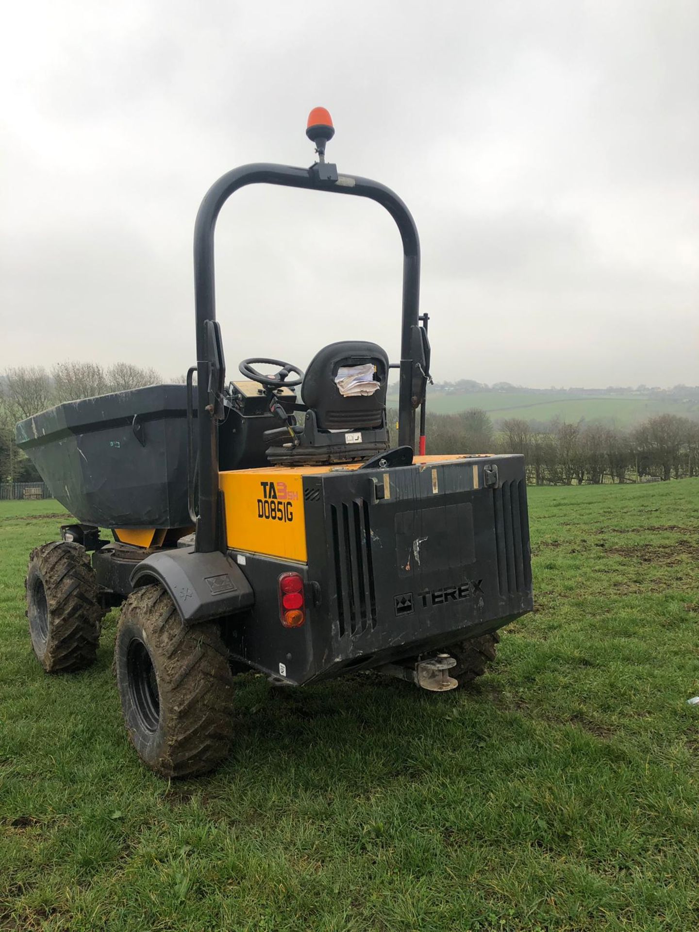 2013/63 REG TEREX TA3SH 3 TONNE SWIVEL DUMPER, HYDRO-STATIC DRIVE, RUNS DRIVES AND TIPS *PLUS VAT* - Image 4 of 11