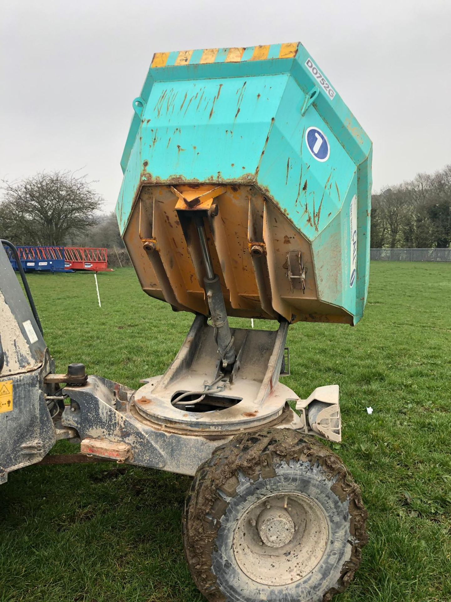 2013/13 REG TEREX TA3SH 3 TONNE SWIVEL DUMPER, HYDRO-STATIC DRIVE, RUNS DRIVES AND TIPS *PLUS VAT* - Image 3 of 6