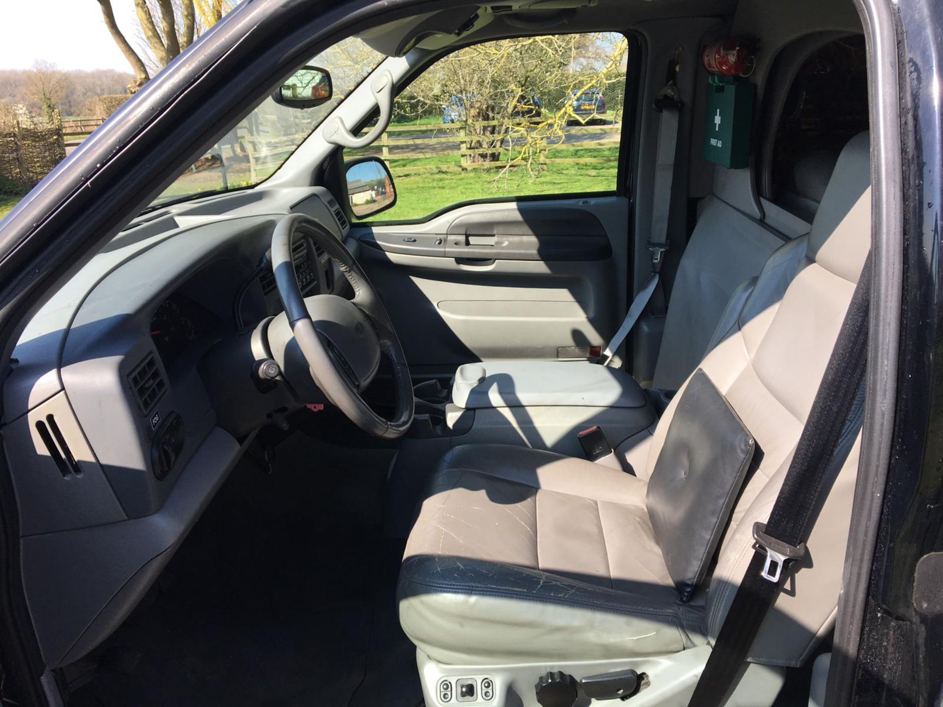 2002 FORD EXCURSION STRETCHED LIMO 5.7L PETROL BLACK, SHOWING 2 FORMER KEEPERS *NO VAT* - Image 8 of 17