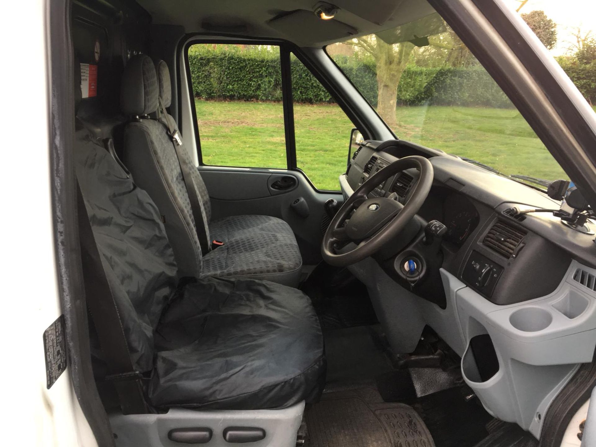 2009/09 REG FORD TRANSIT 100 T330S RWD WHITE DIESEL PANEL VAN, SHOWING 2 FORMER KEEPERS *NO VAT* - Image 8 of 12