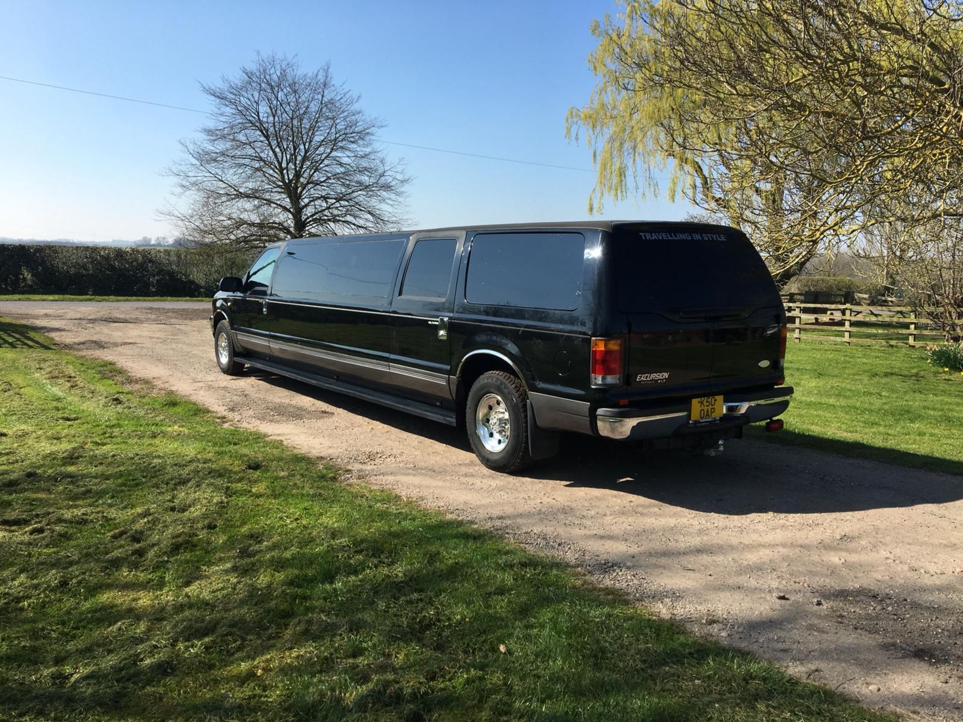 2002 FORD EXCURSION STRETCHED LIMO 5.7L PETROL BLACK, SHOWING 2 FORMER KEEPERS *NO VAT* - Image 4 of 17