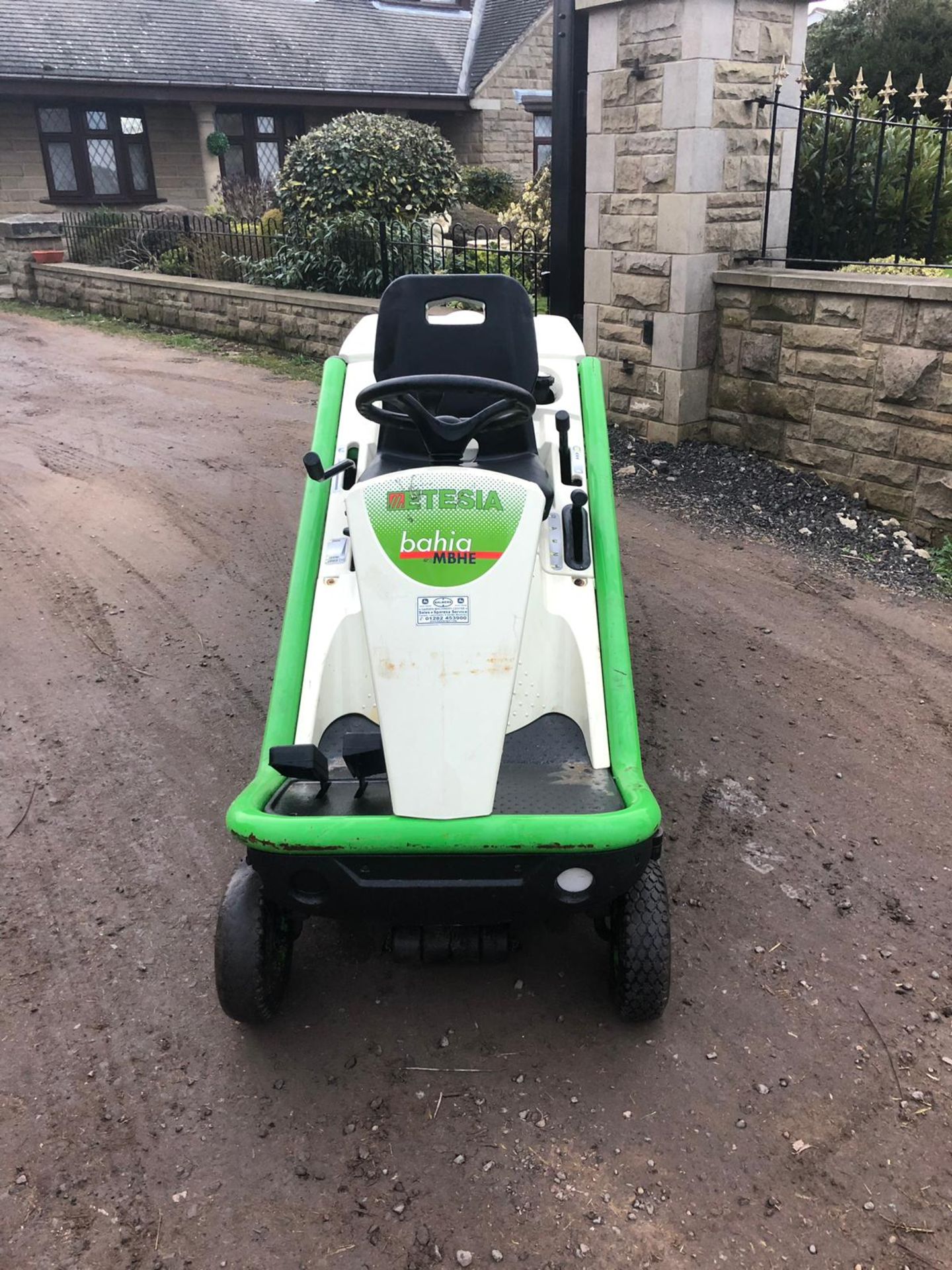 ETESIA BAHIA MBHE RIDE ON LAWN MOWER, YEAR 2012, RUNS WORKS AND CUTS *NO VAT* - Image 2 of 6