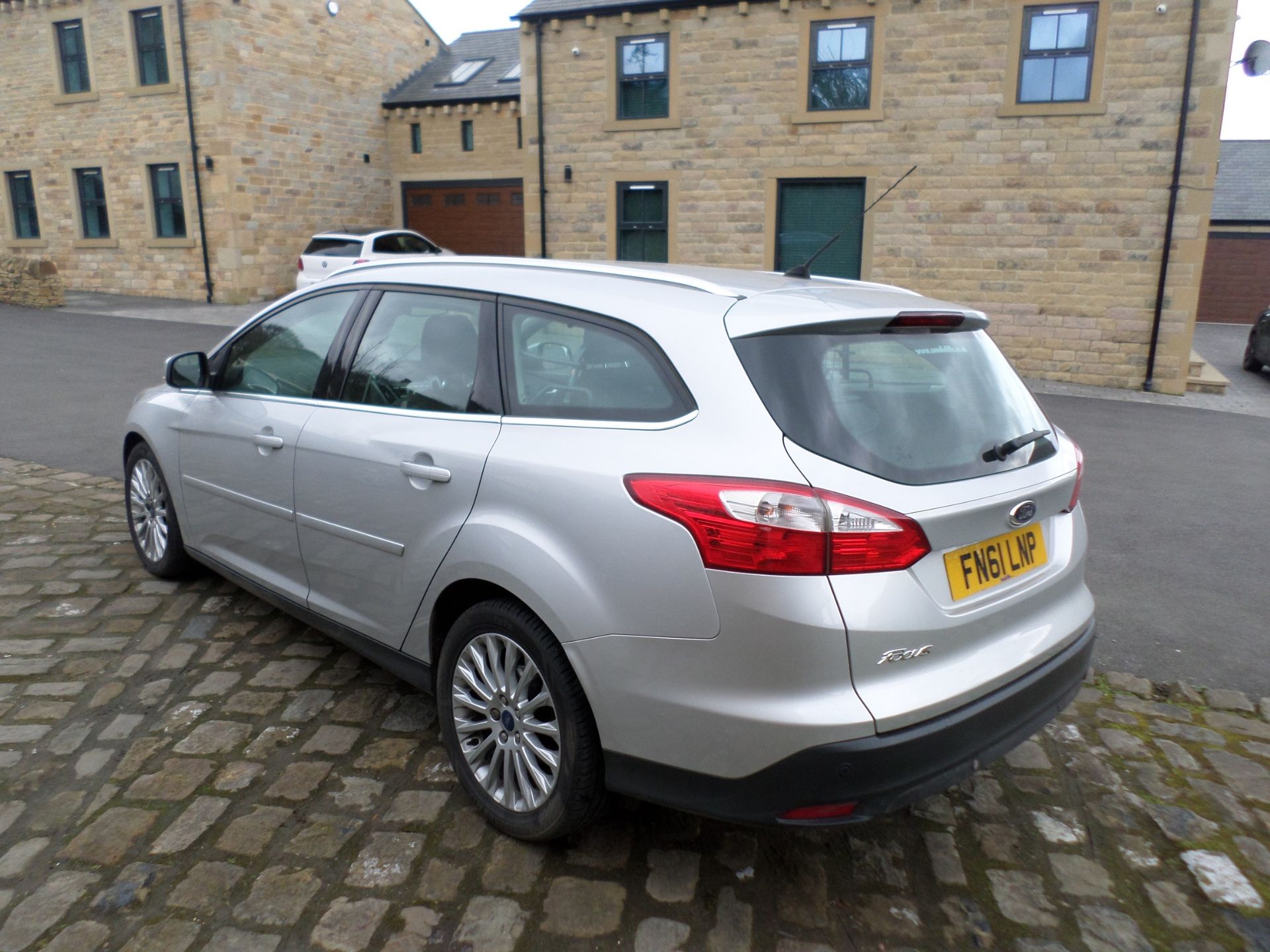 2011/61 REG FORD FOCUS TITANIUM X TDCI 1.6 DIESEL ESTATE, SHOWING 1 FORMER KEEPER *NO VAT* - Image 5 of 16