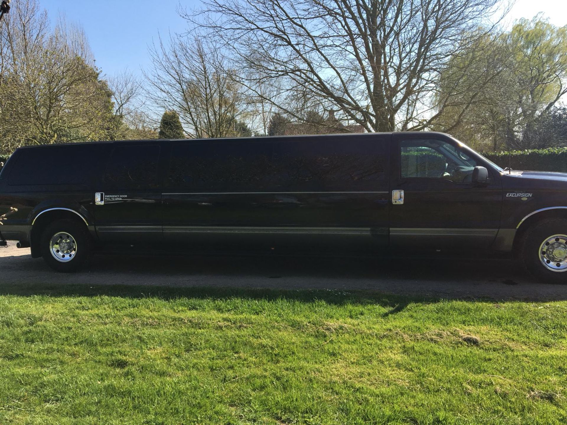 2002 FORD EXCURSION STRETCHED LIMO 5.7L PETROL BLACK, SHOWING 2 FORMER KEEPERS *NO VAT* - Image 7 of 17