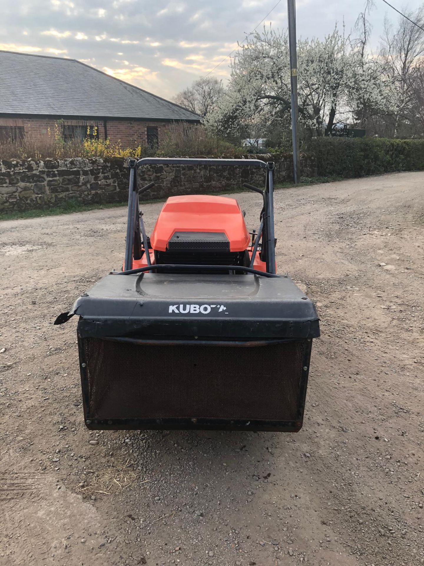 KUBOTA GZD 15 RIDE ON ZERO TURN MOWER *NO VAT* - Image 5 of 7